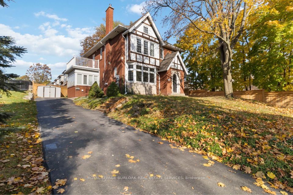 295 Plains Road W