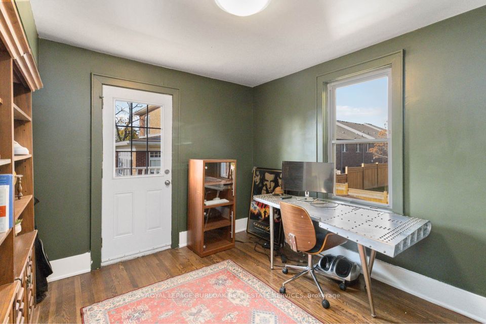 295 Plains Road W