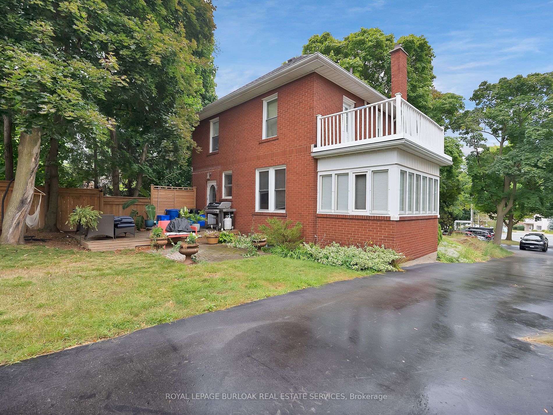 295 Plains Road W
