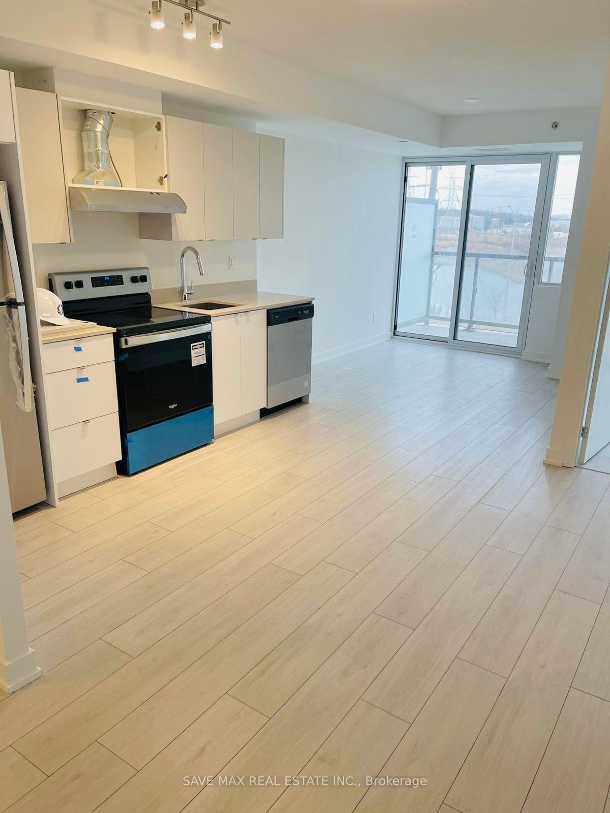 3200 DAKOTA COMMON #B412