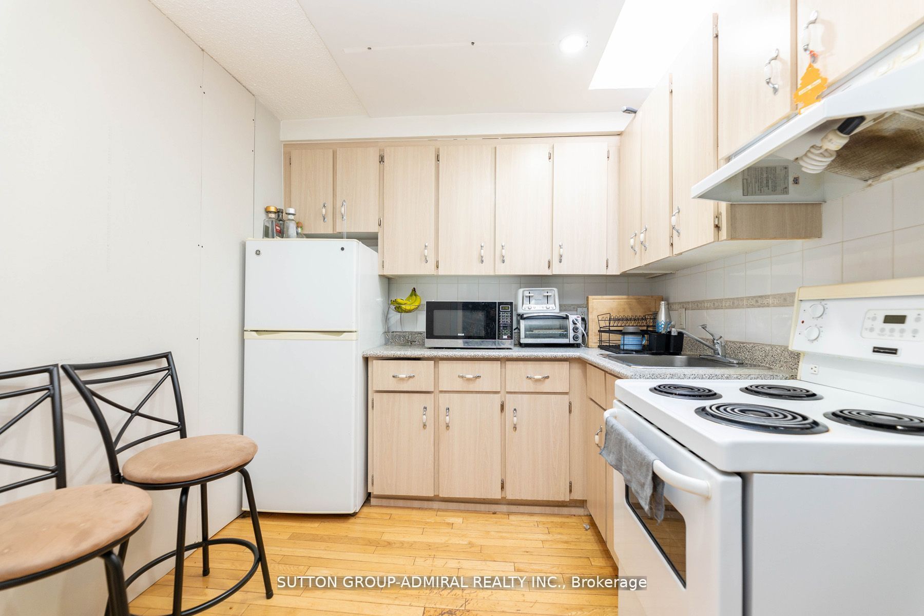 1085 Weston Road