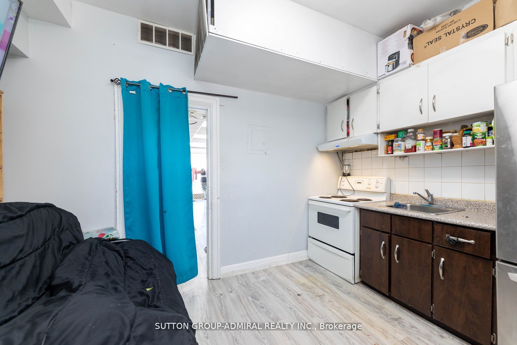 1085 Weston Road