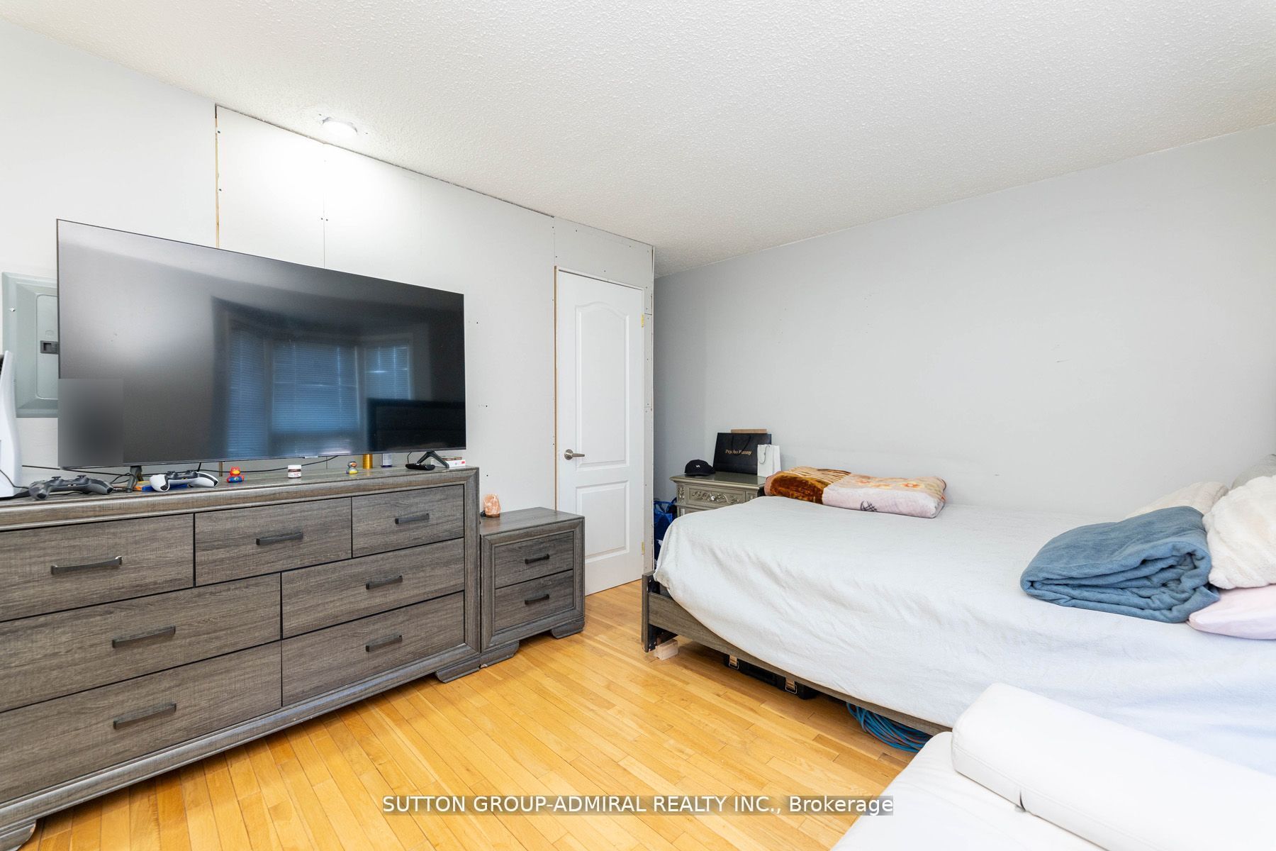 1085 Weston Road