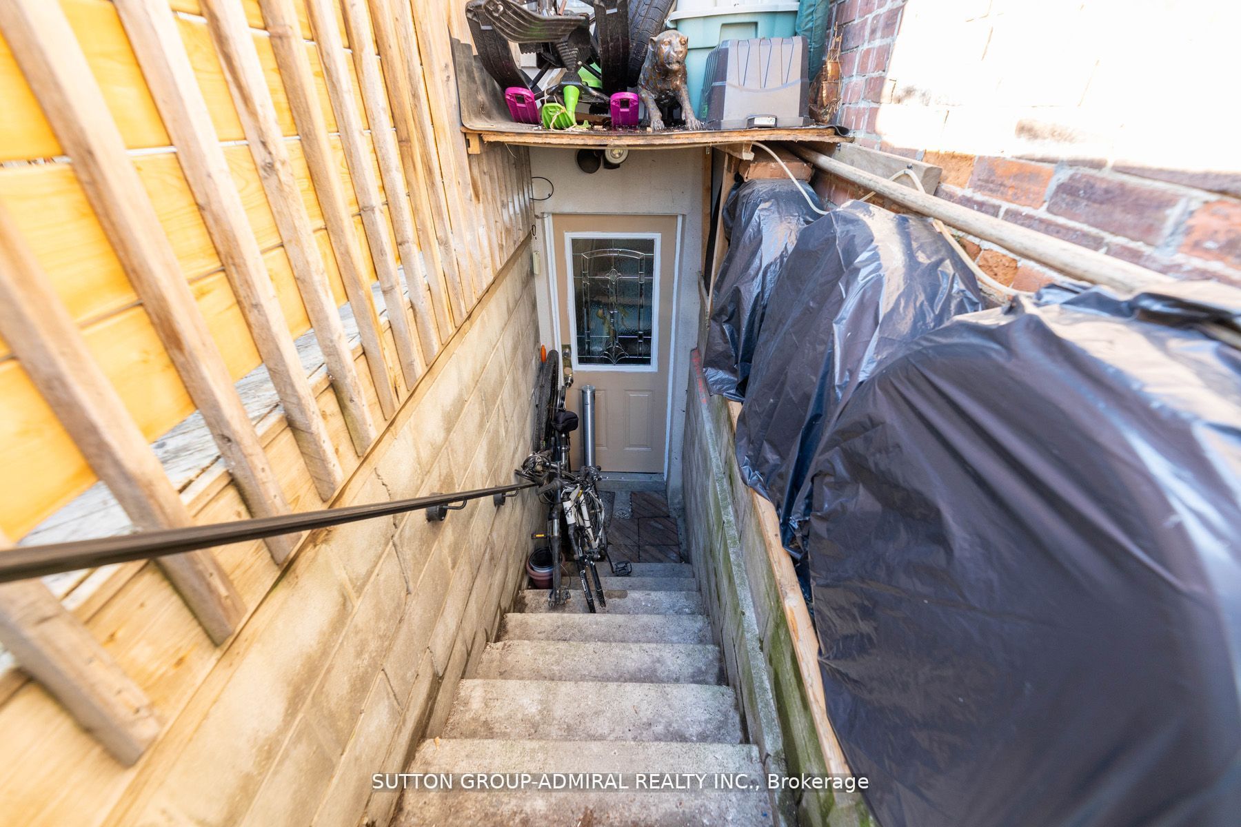 1085 Weston Road