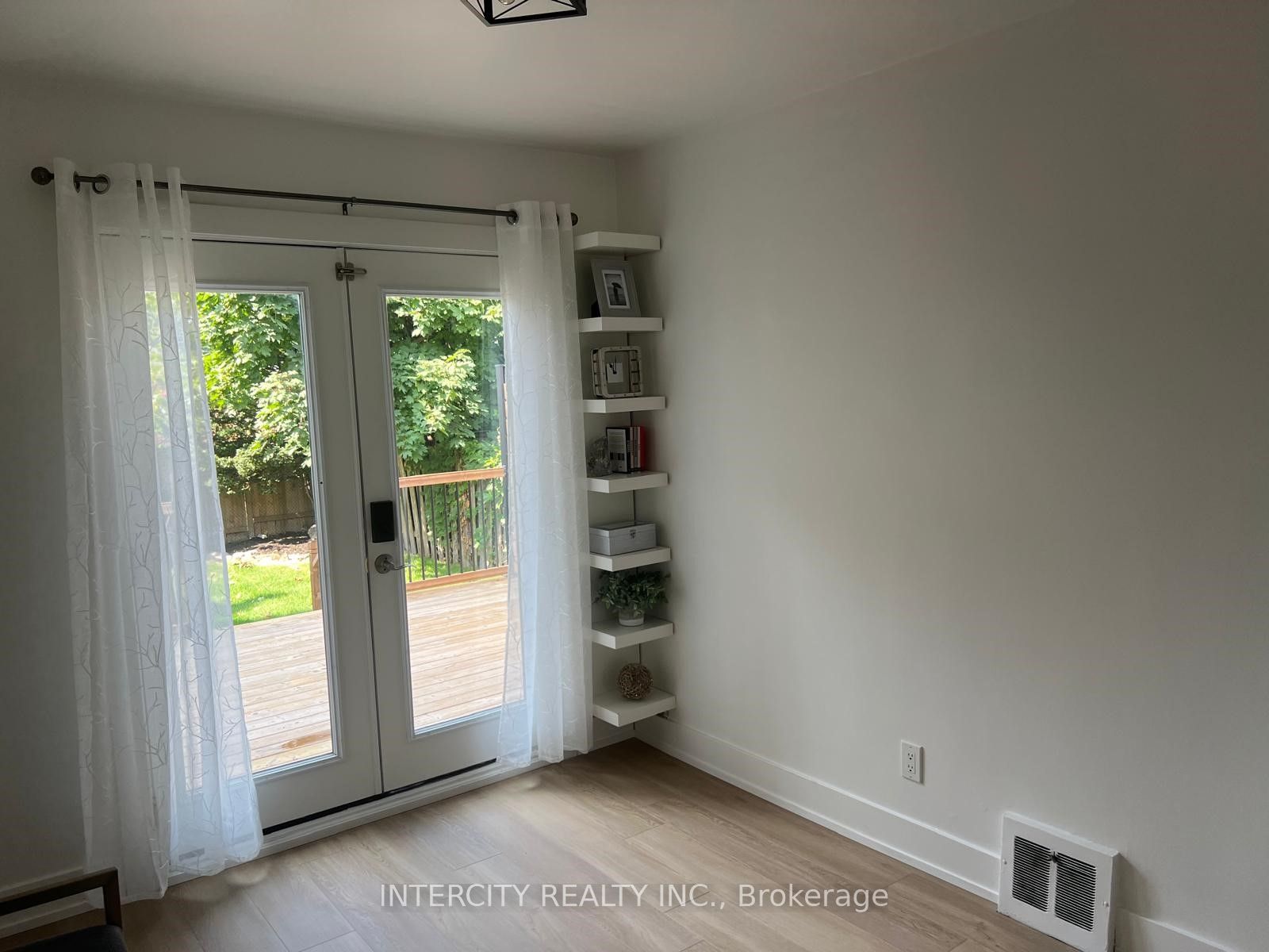 32 Rothsay Avenue