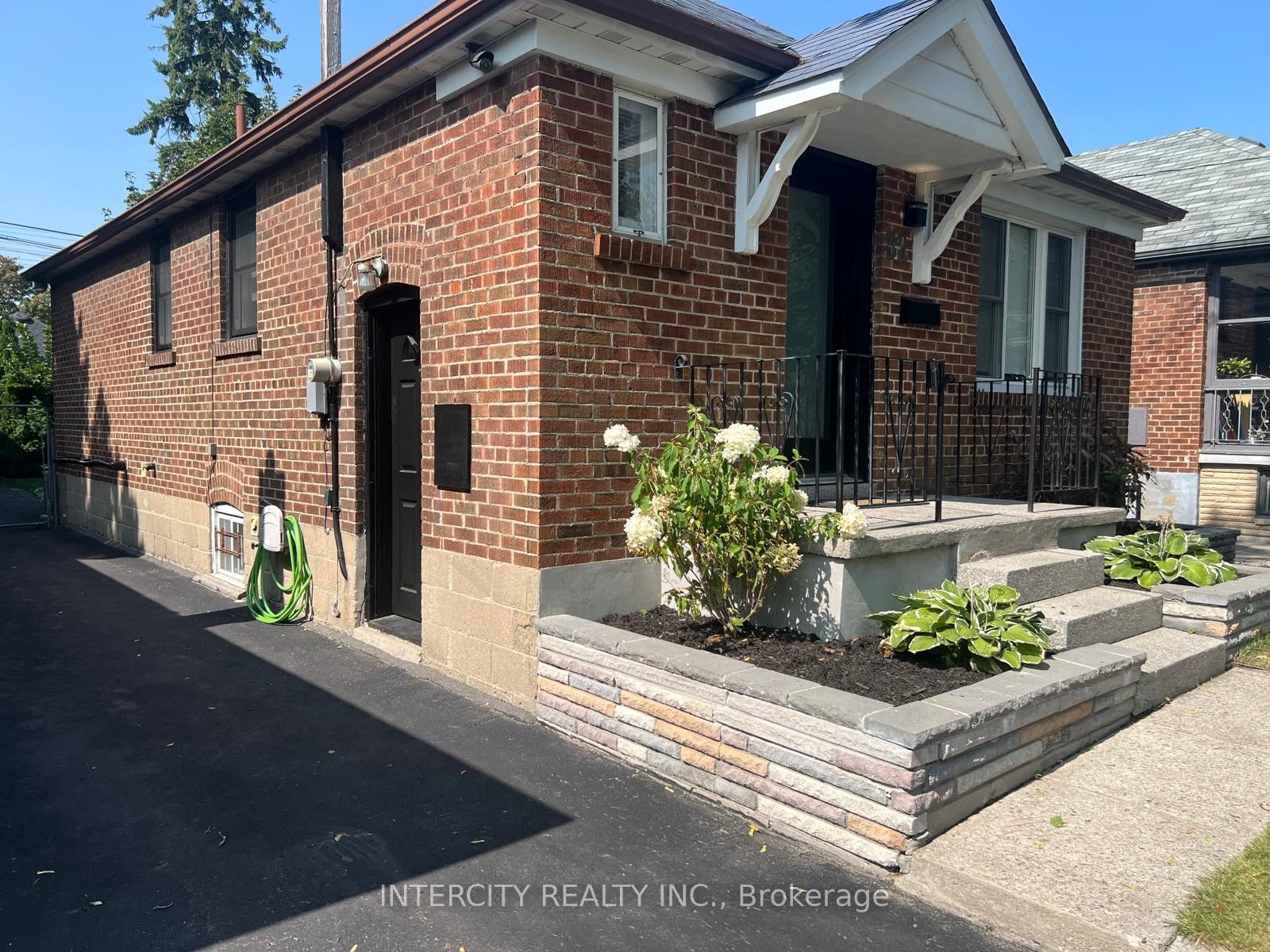 32 Rothsay Avenue