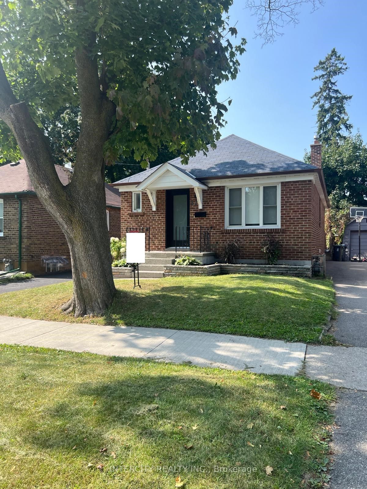32 Rothsay Avenue