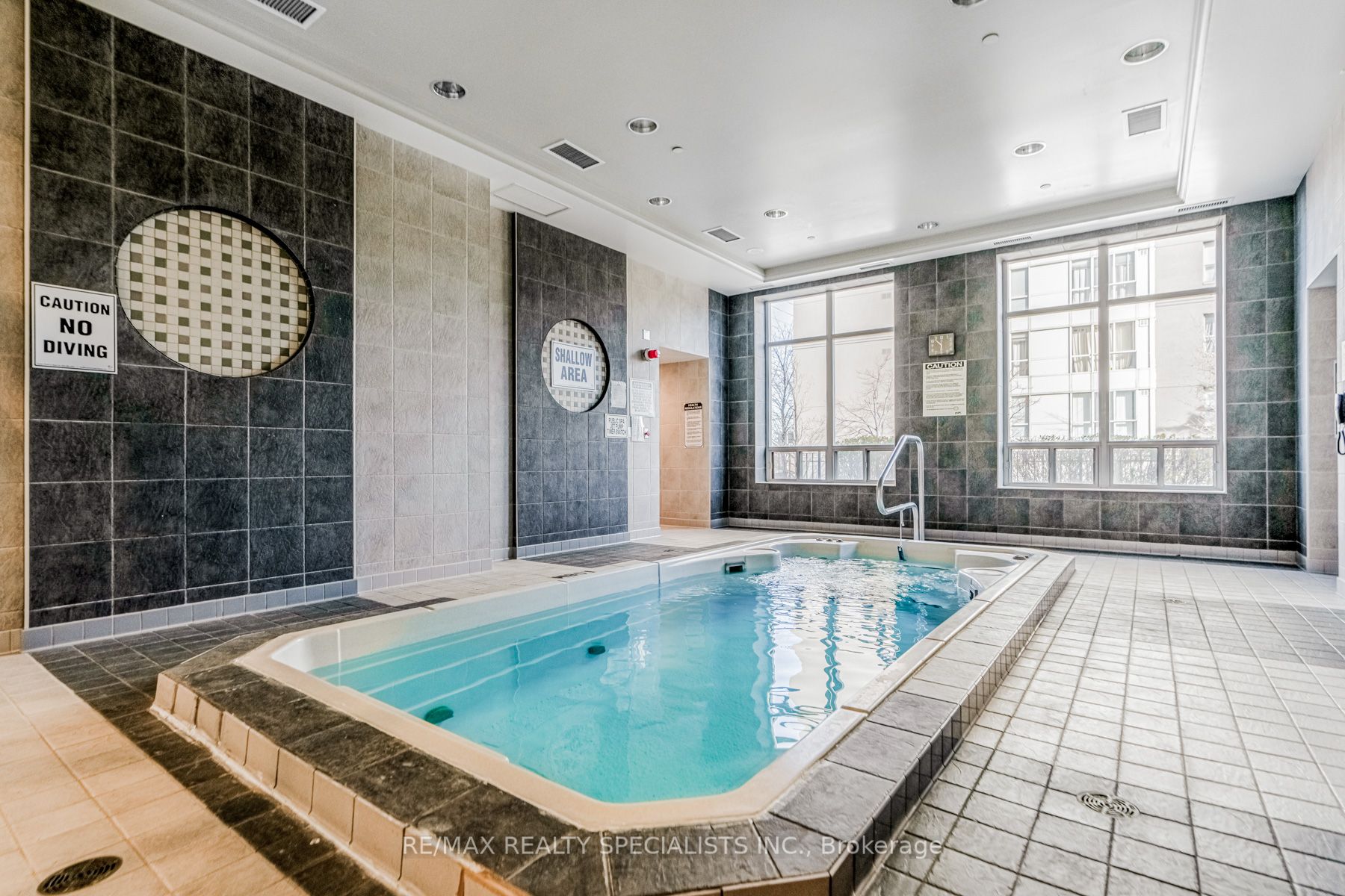 55 Strathaven Drive W #2011