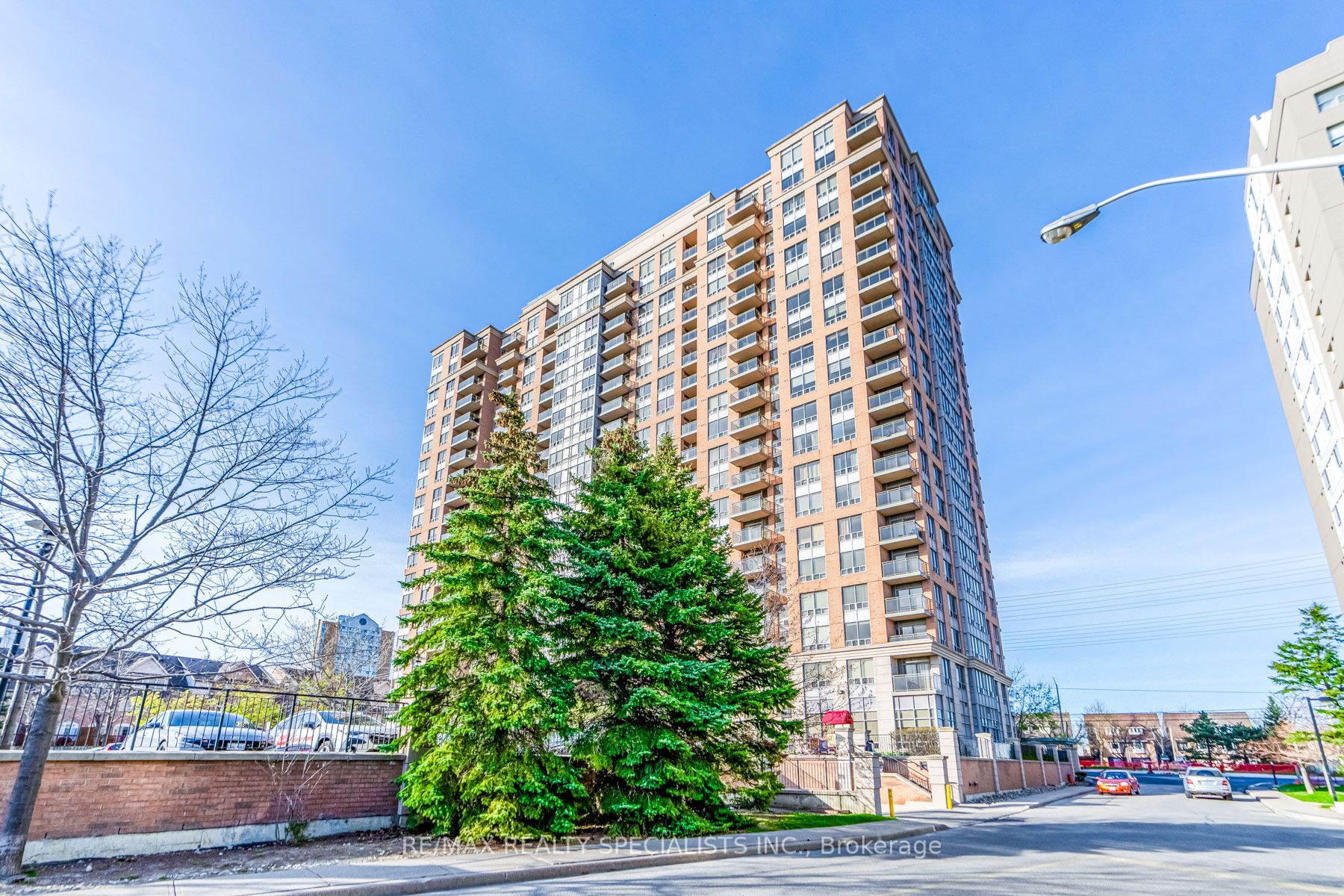 55 Strathaven Drive W #2011