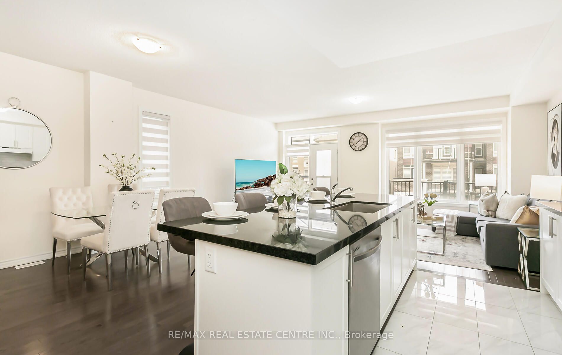 14 Arrowview Drive
