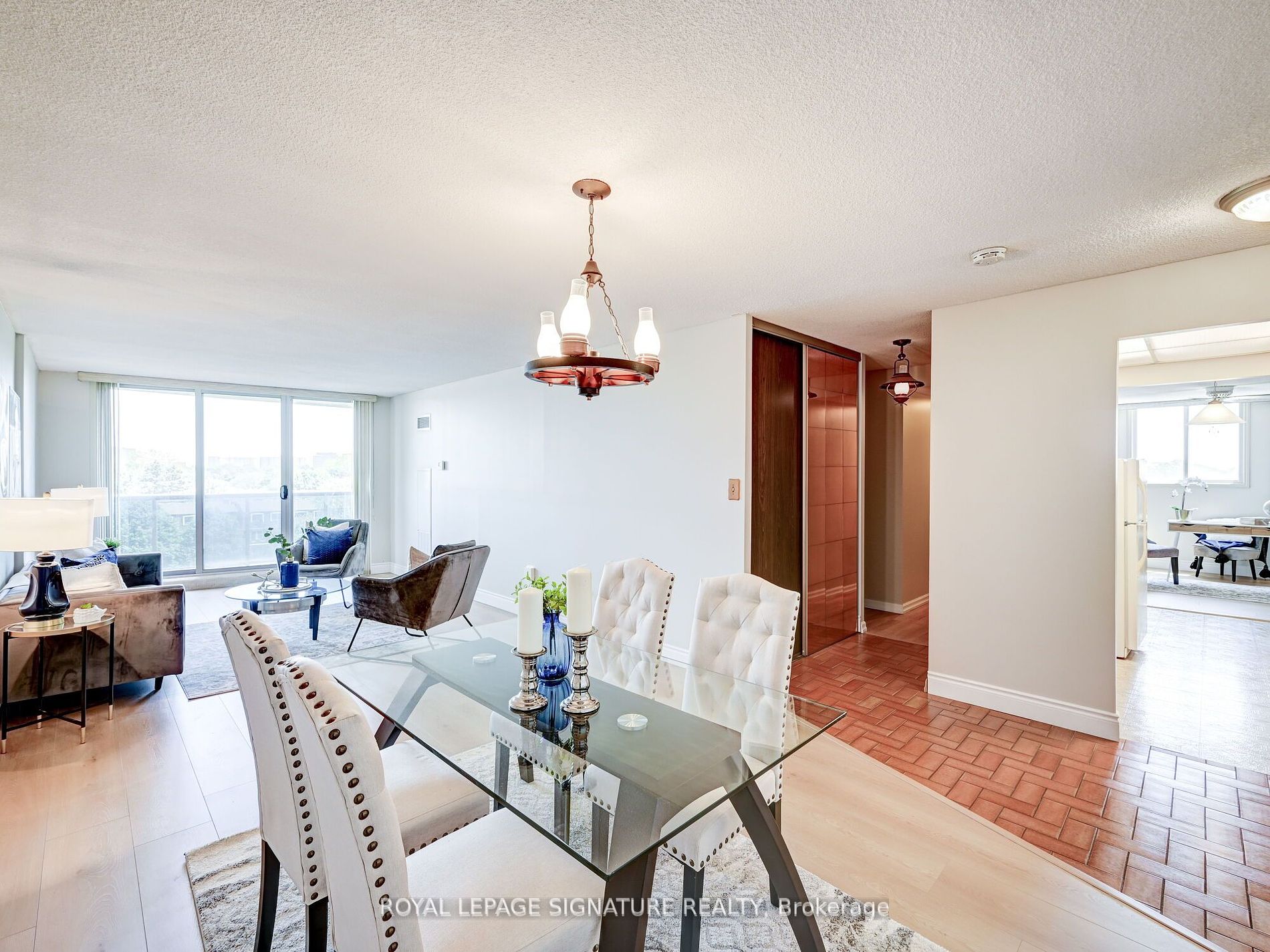 812 Burnhamthorpe Road, #607