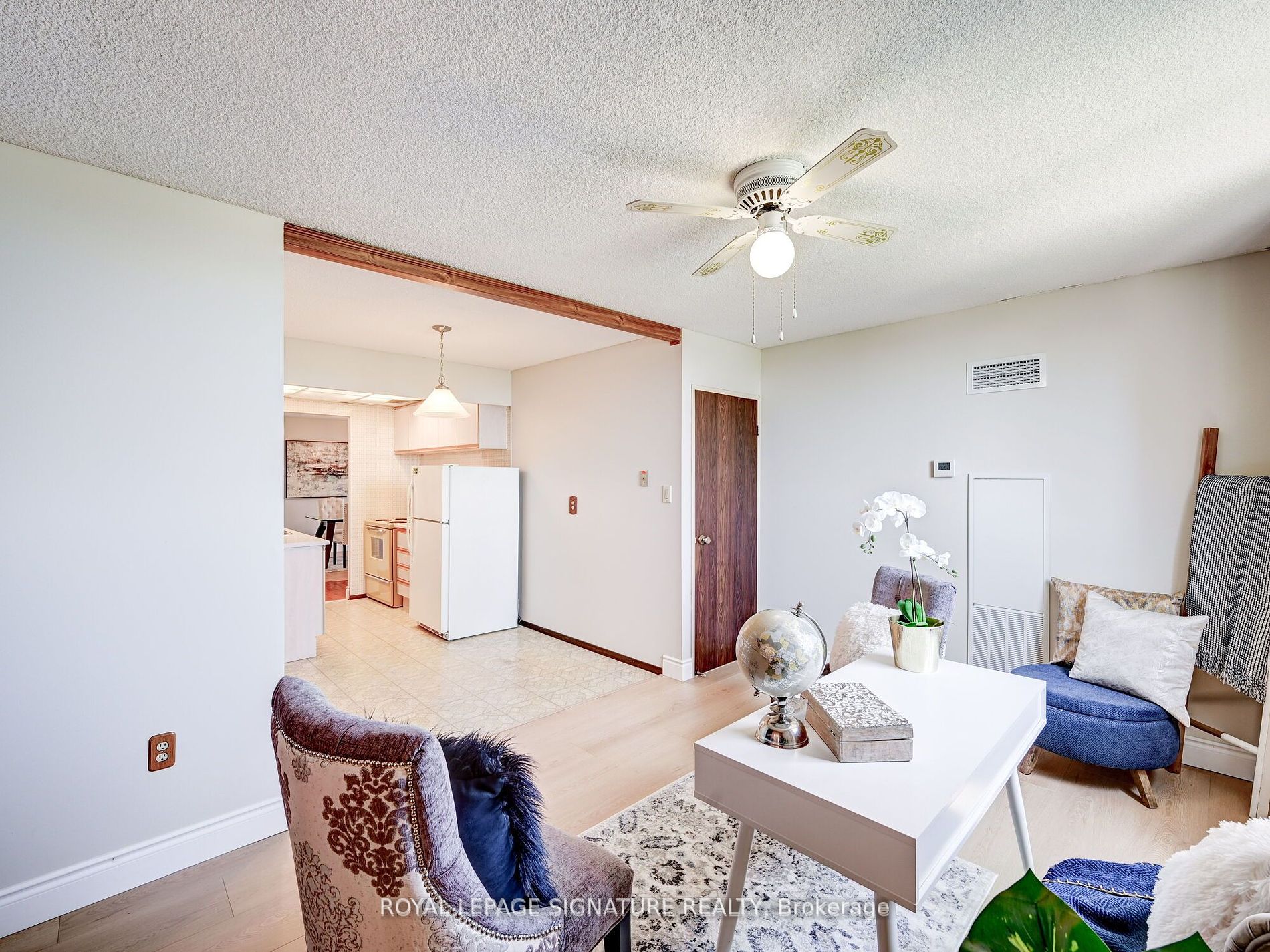812 Burnhamthorpe Road, #607