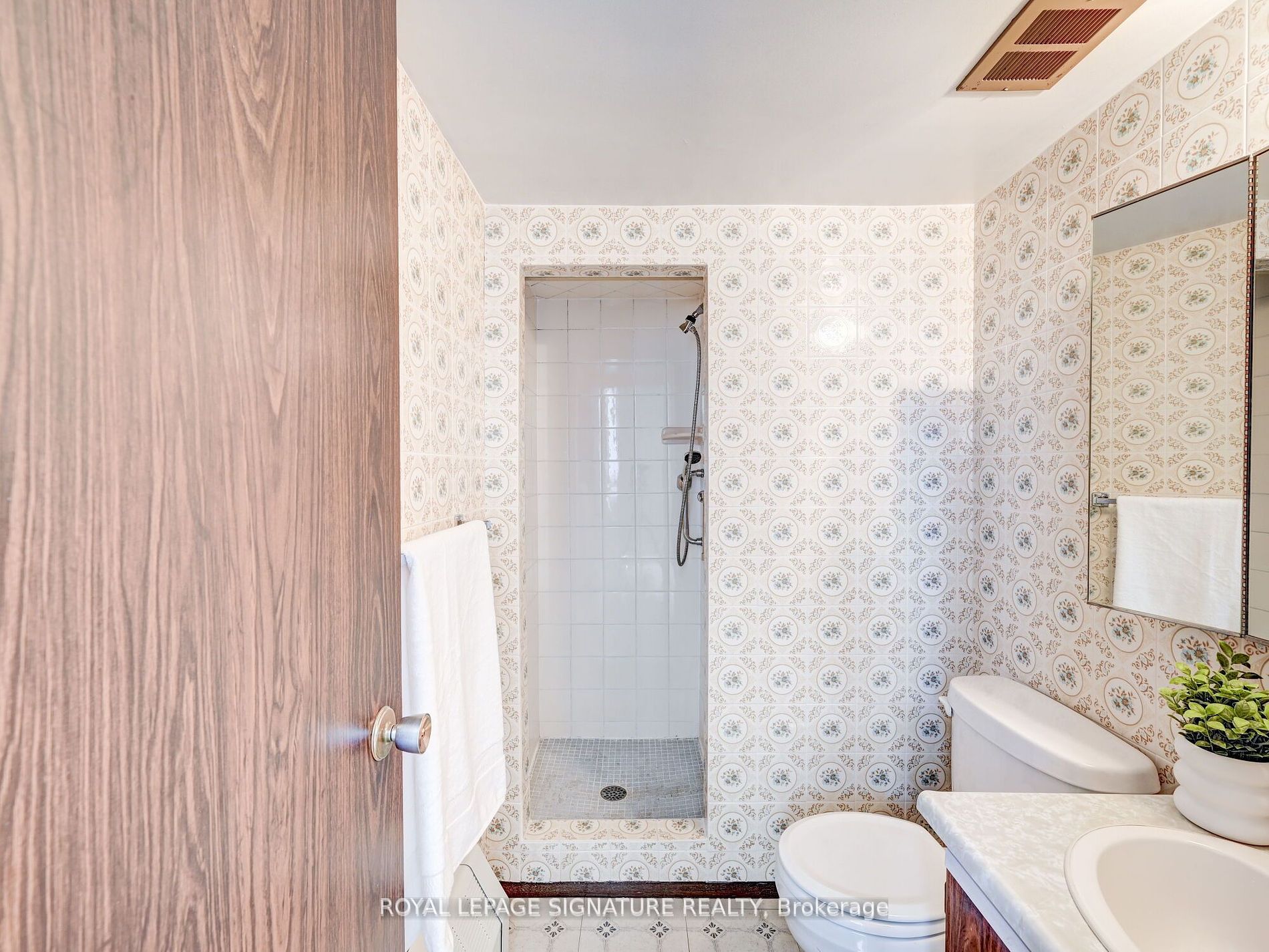 812 Burnhamthorpe Road, #607