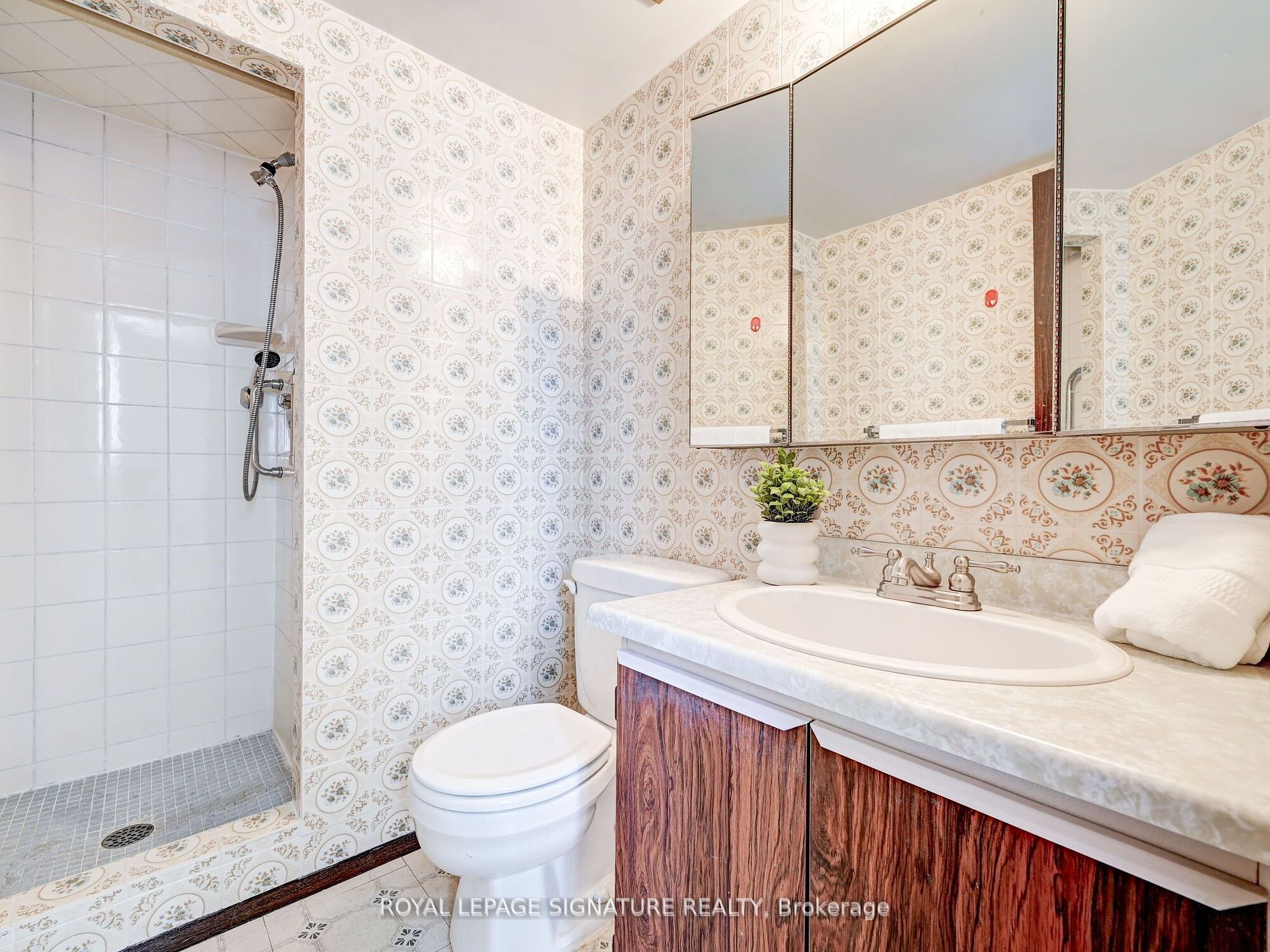 812 Burnhamthorpe Road, #607