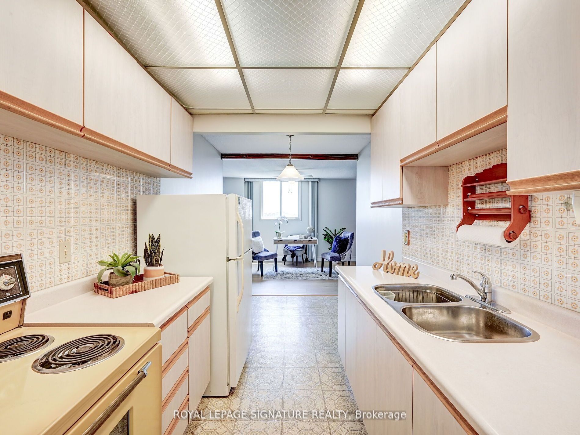 812 Burnhamthorpe Road, #607