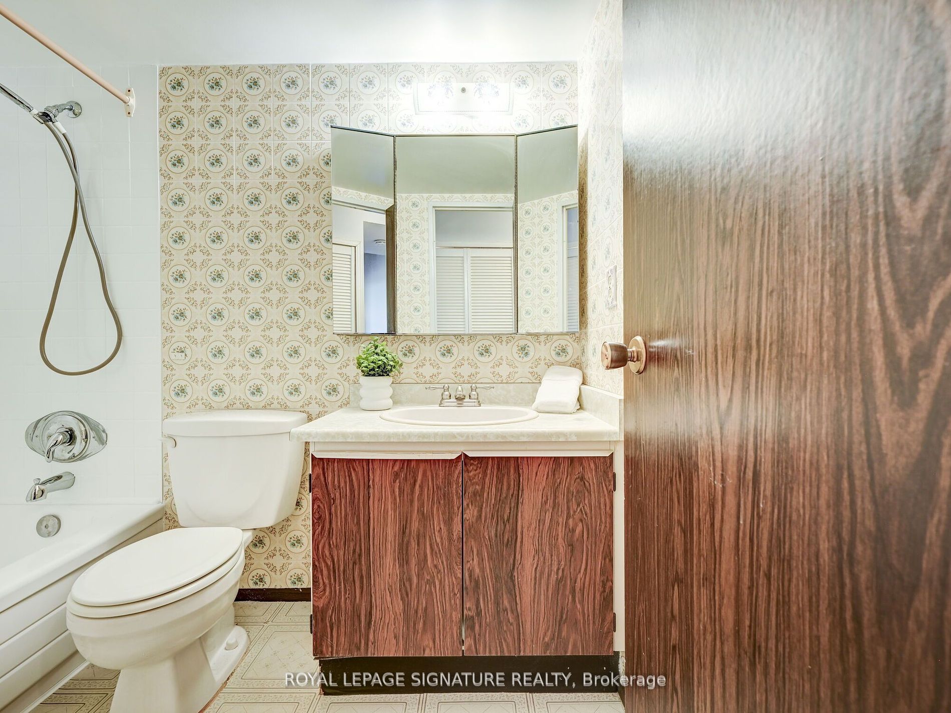812 Burnhamthorpe Road, #607