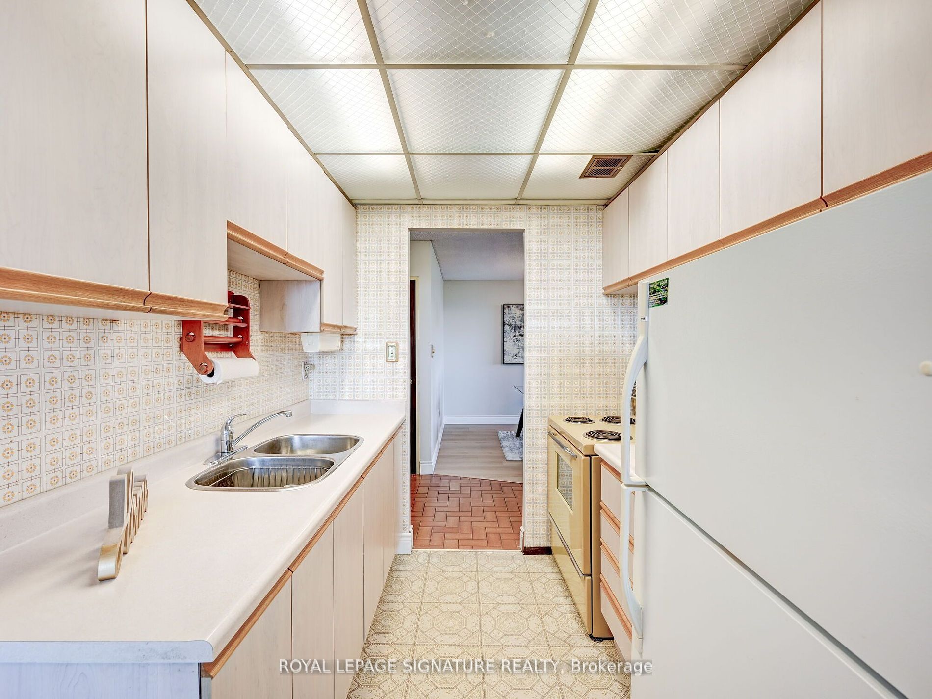 812 Burnhamthorpe Road, #607