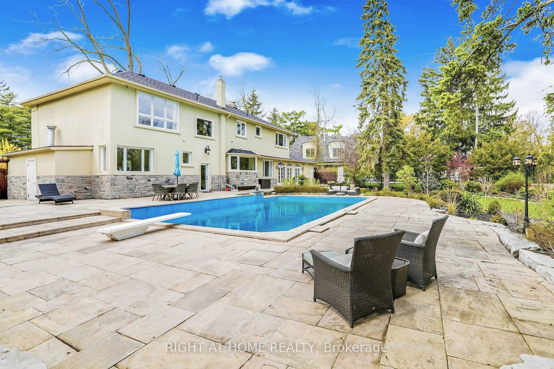 471 Country Club Crescent