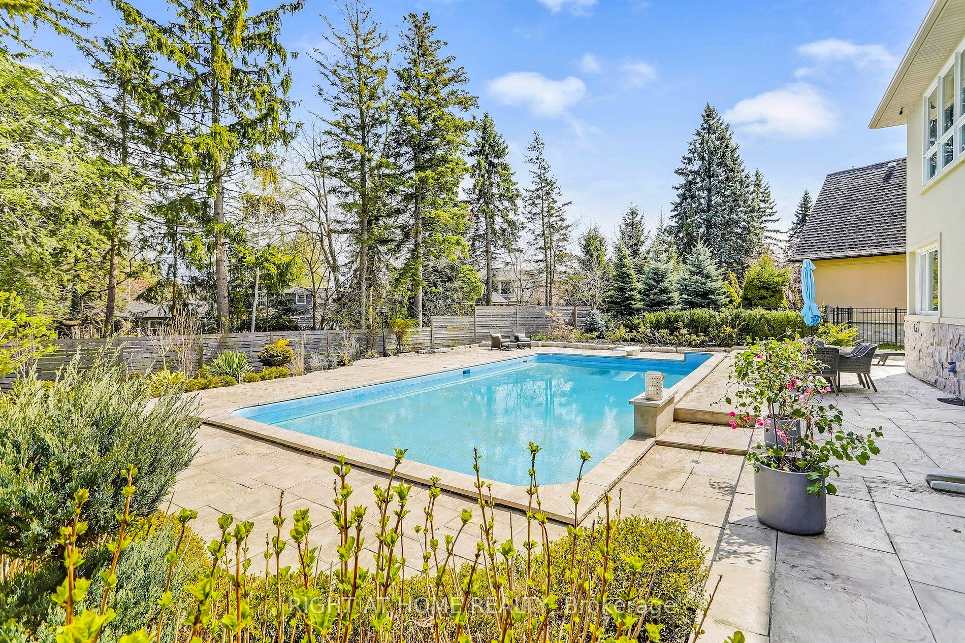 471 Country Club Crescent