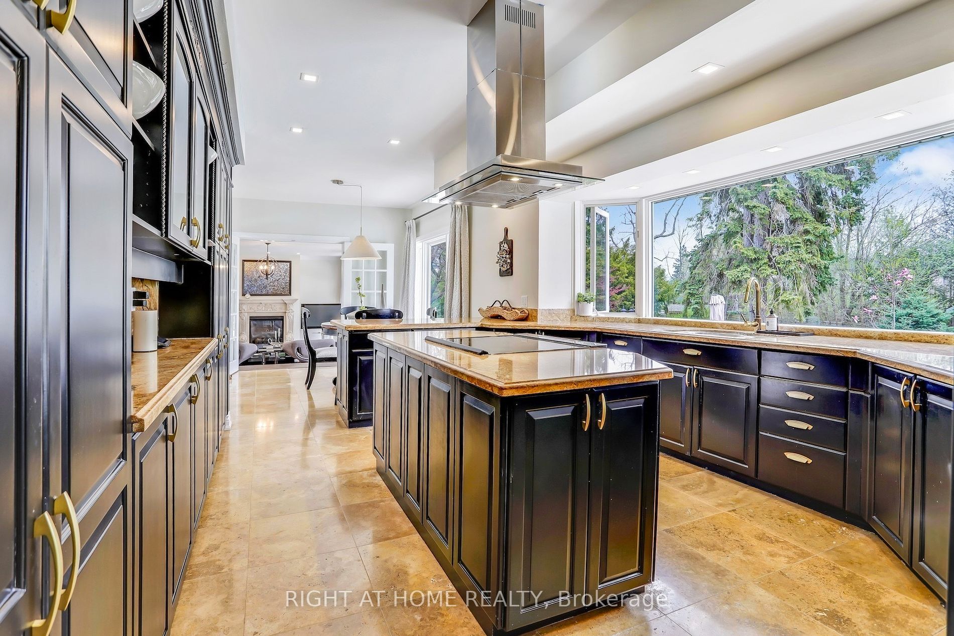 471 Country Club Crescent