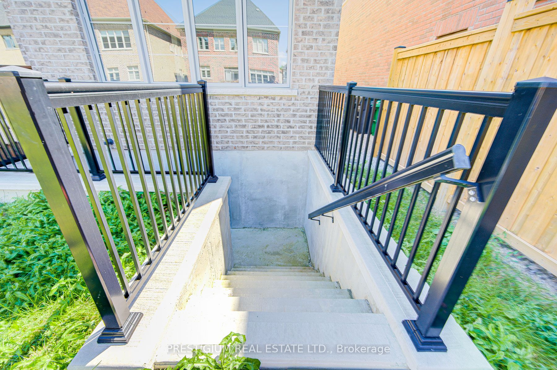 7 Malaspina Close