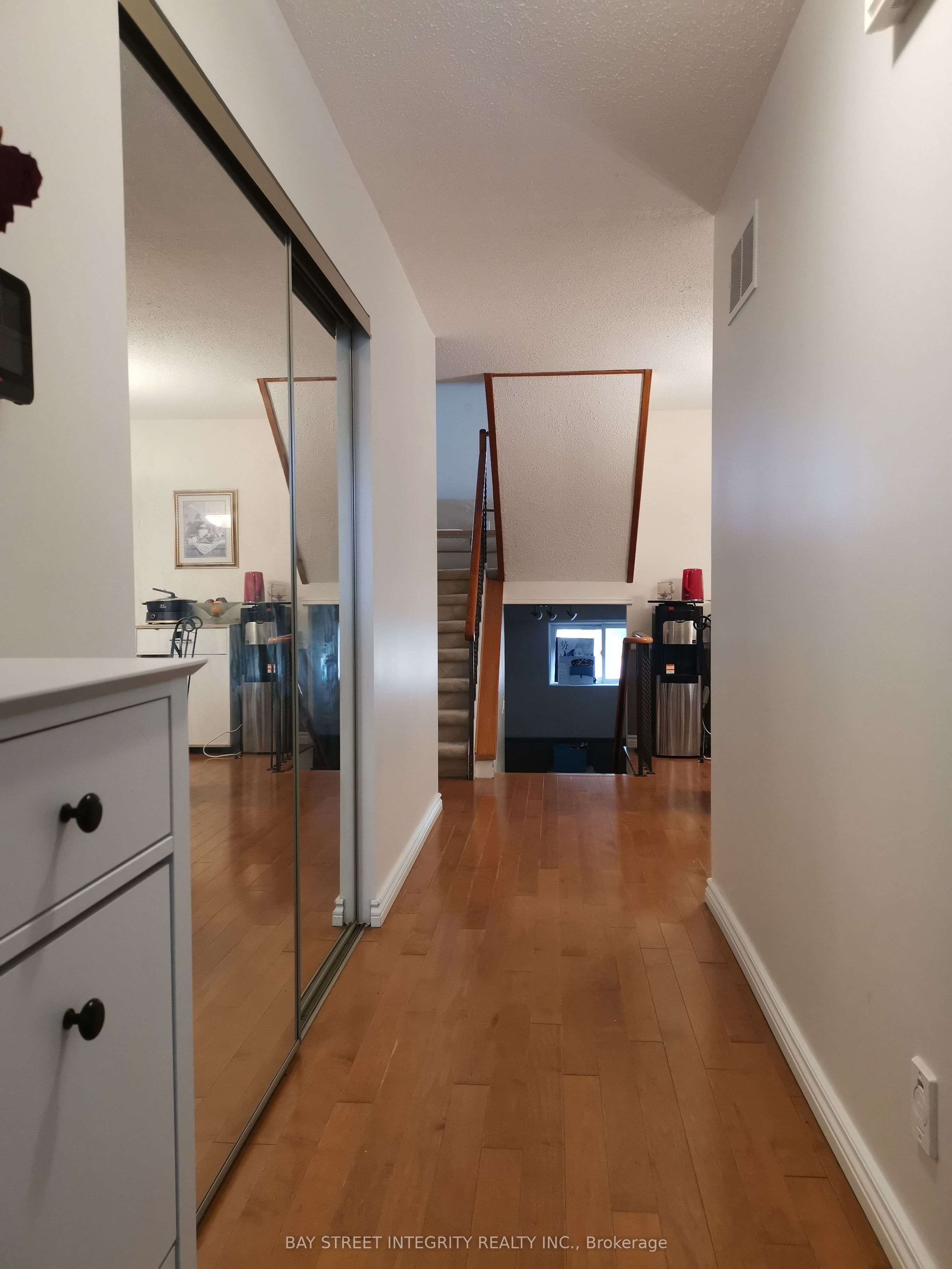 976 Raintree Lane