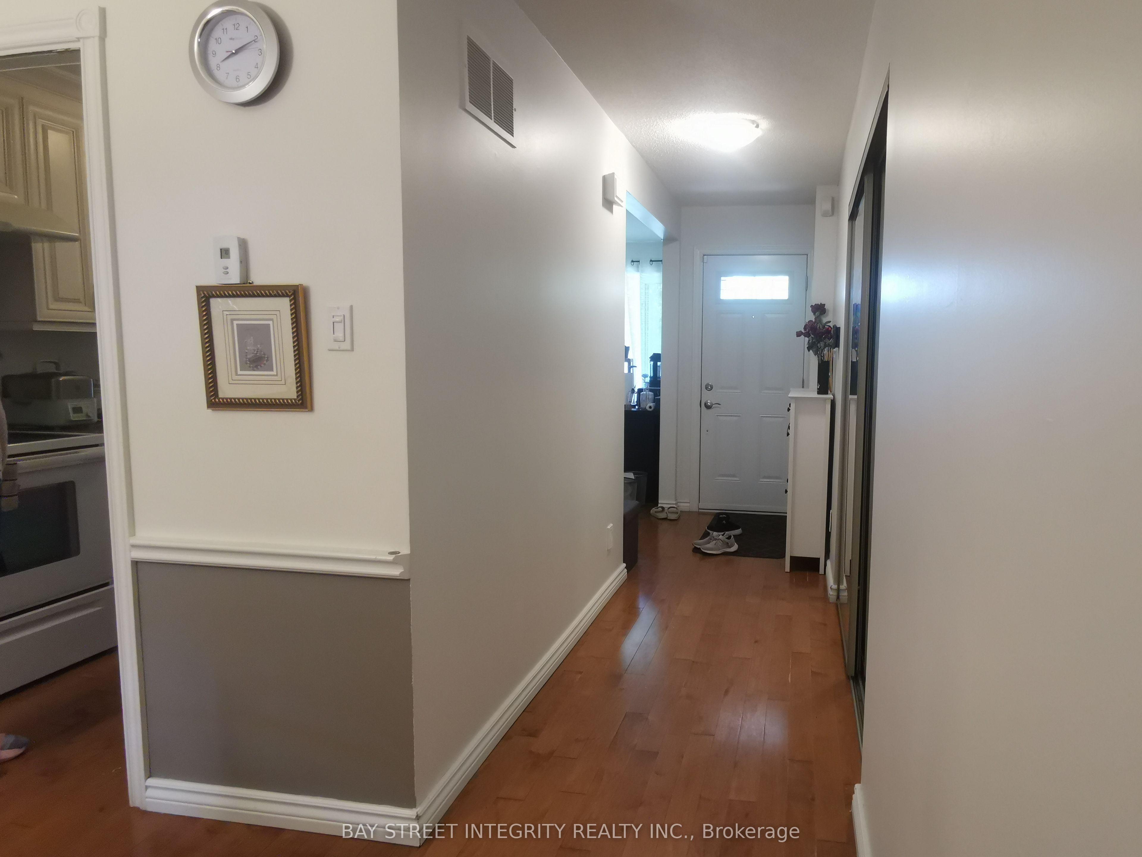 976 Raintree Lane