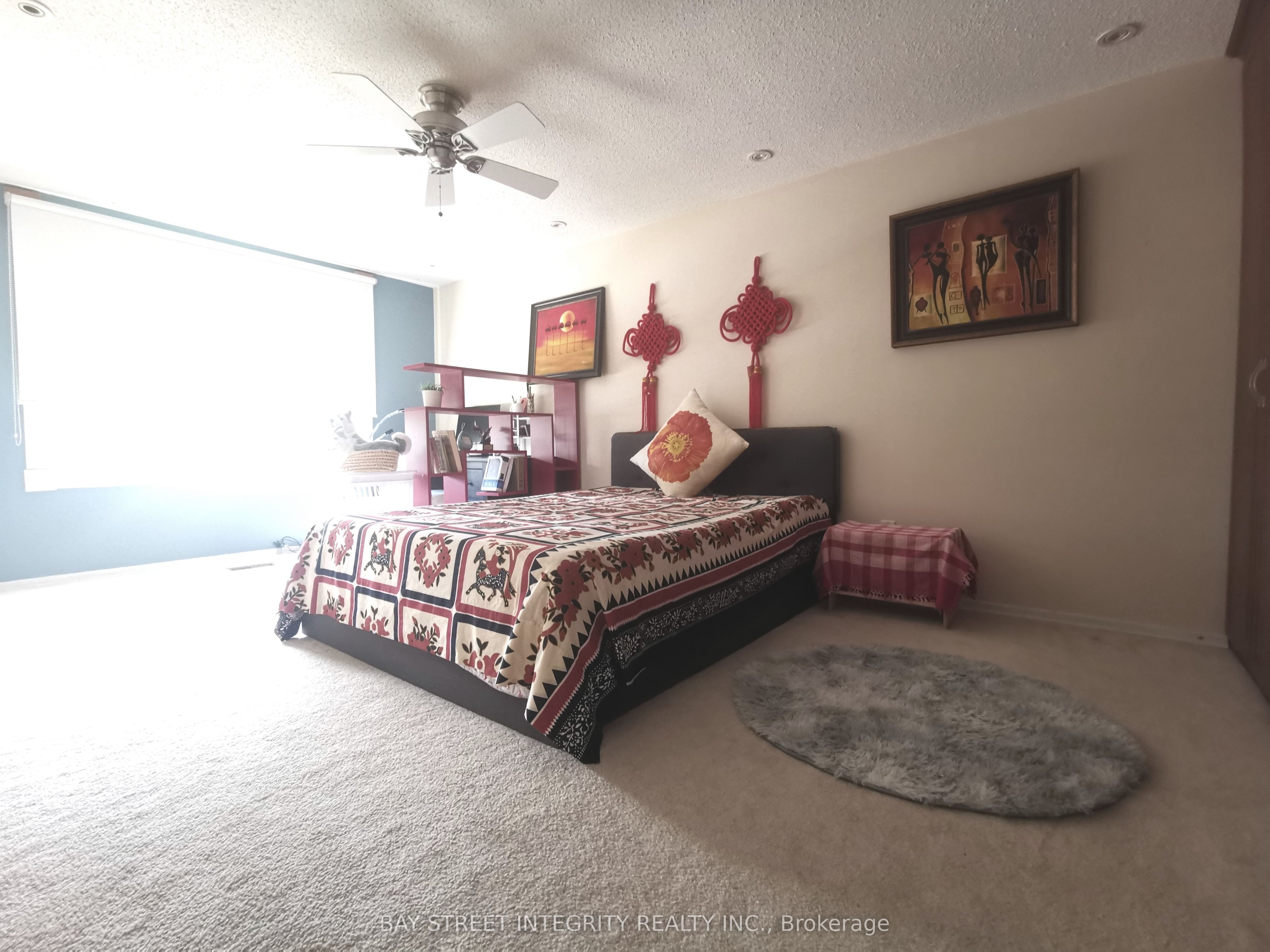 976 Raintree Lane