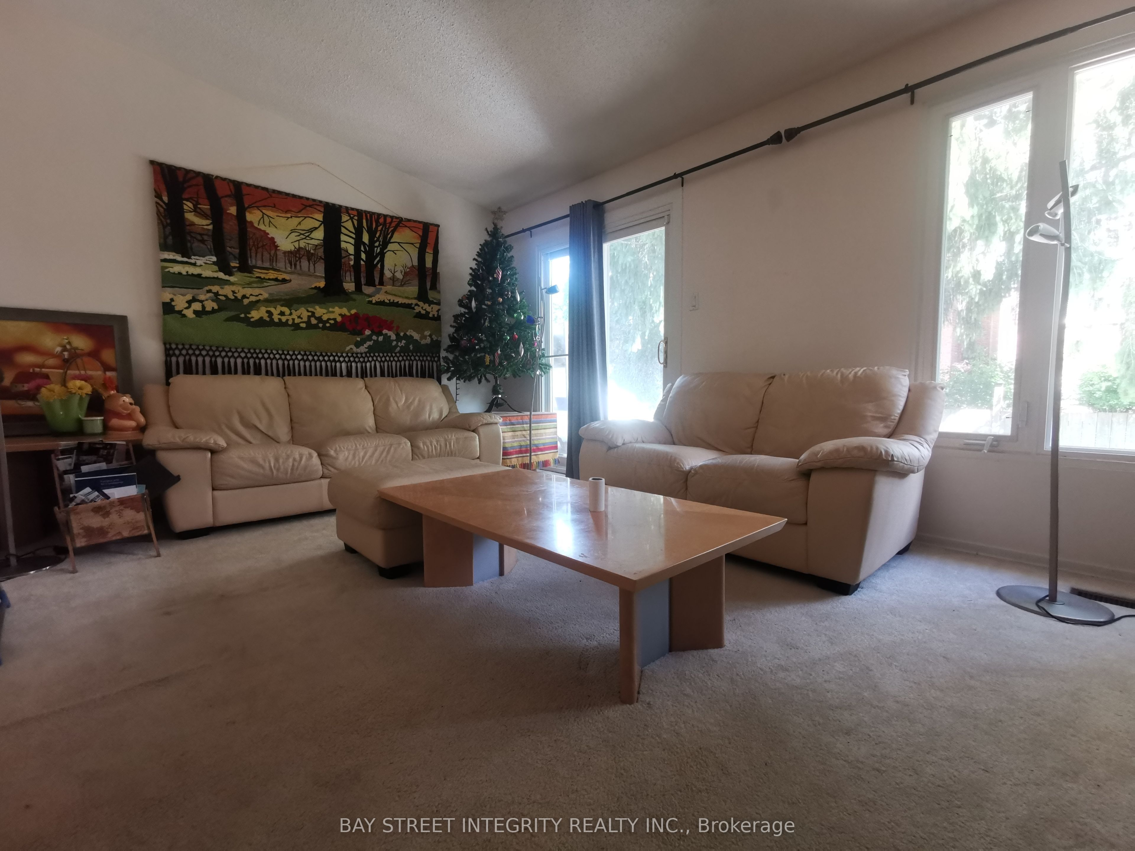 976 Raintree Lane