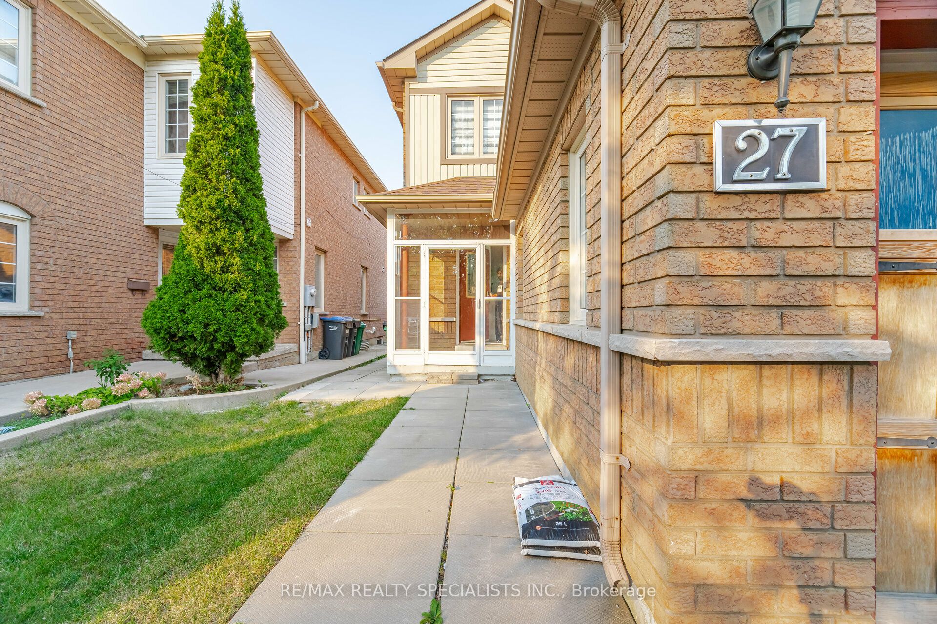 27 Coachwhip Road