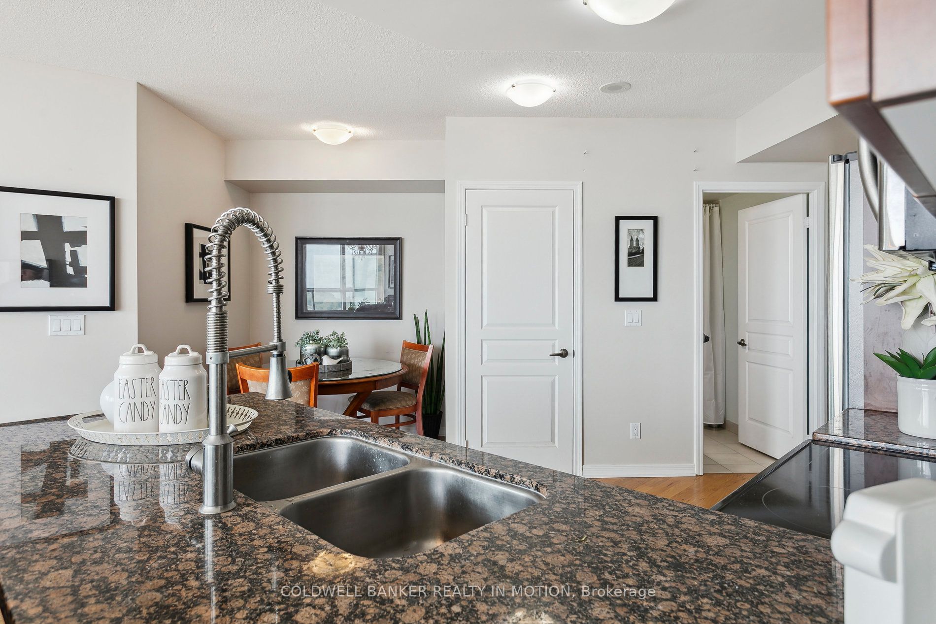 2240 Lakeshore Boulevard W, #1208