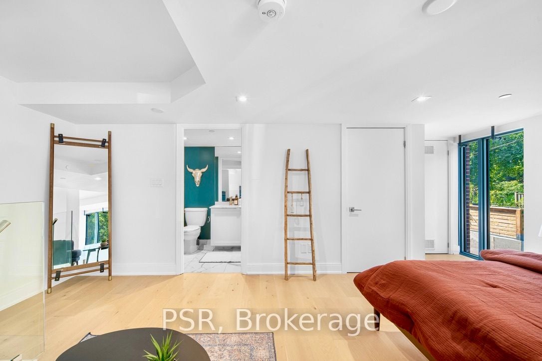 430 Roncesvalles Avenue, #105