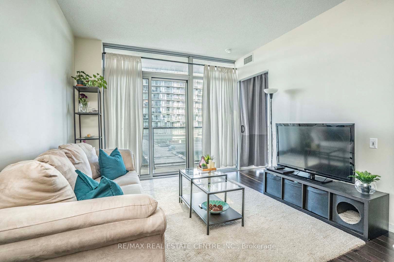 105 The Queensway Avenue #415