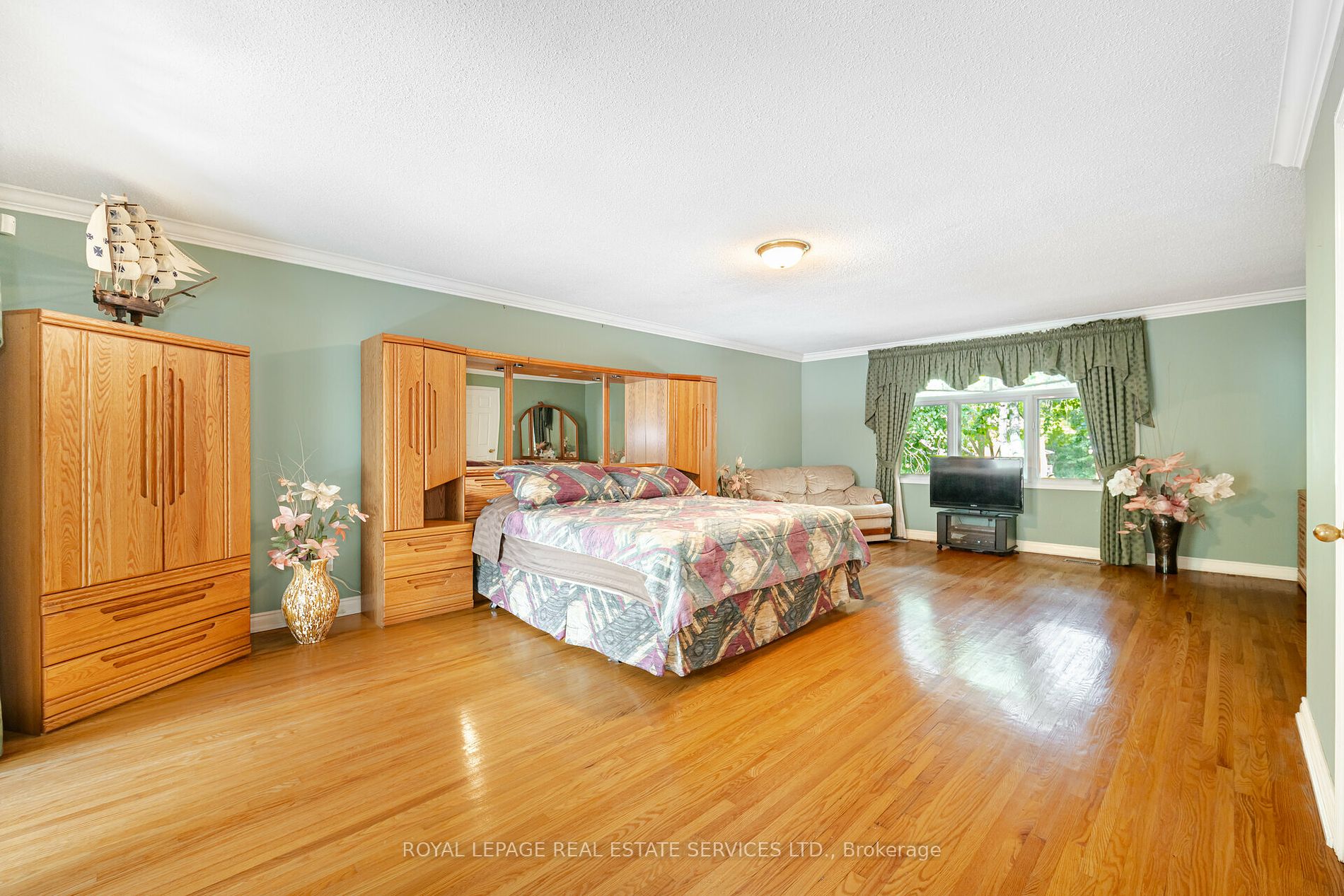 2130 Autumn Breeze Drive N