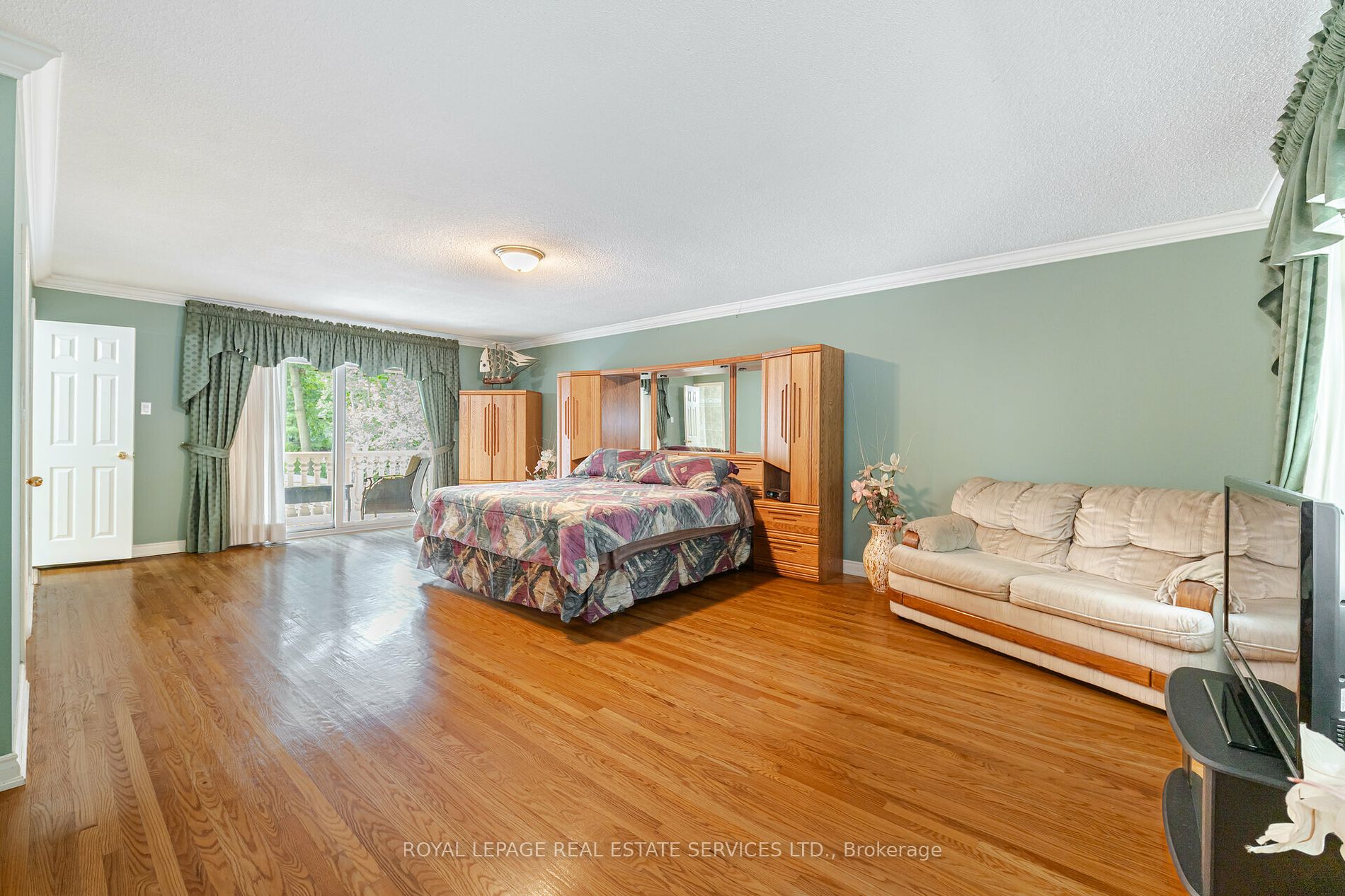 2130 Autumn Breeze Drive N
