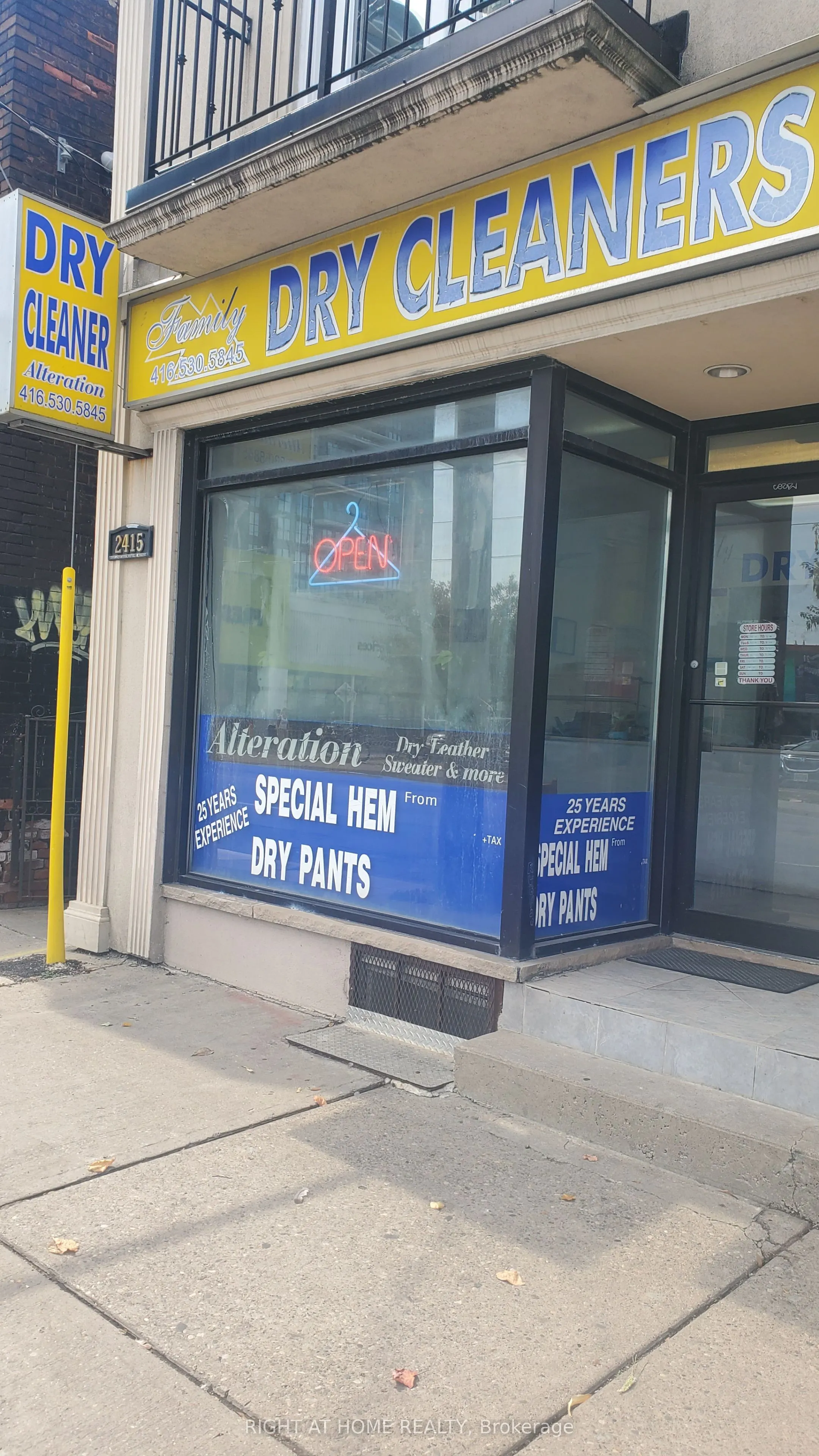 2415 Dundas Street W