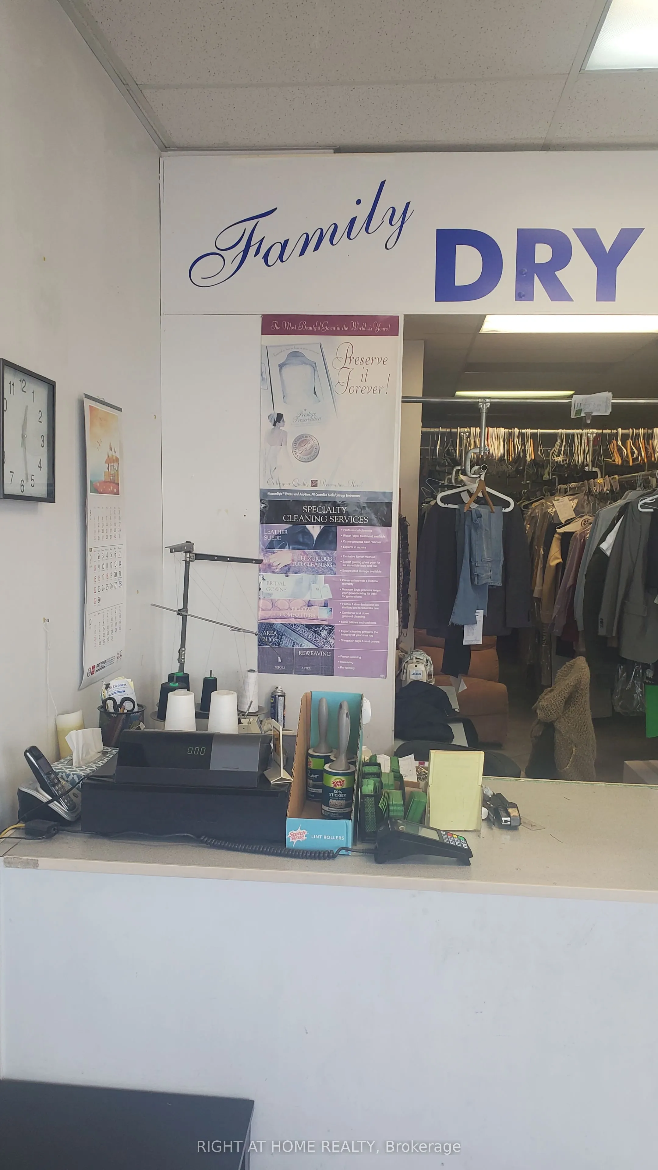 2415 Dundas Street W