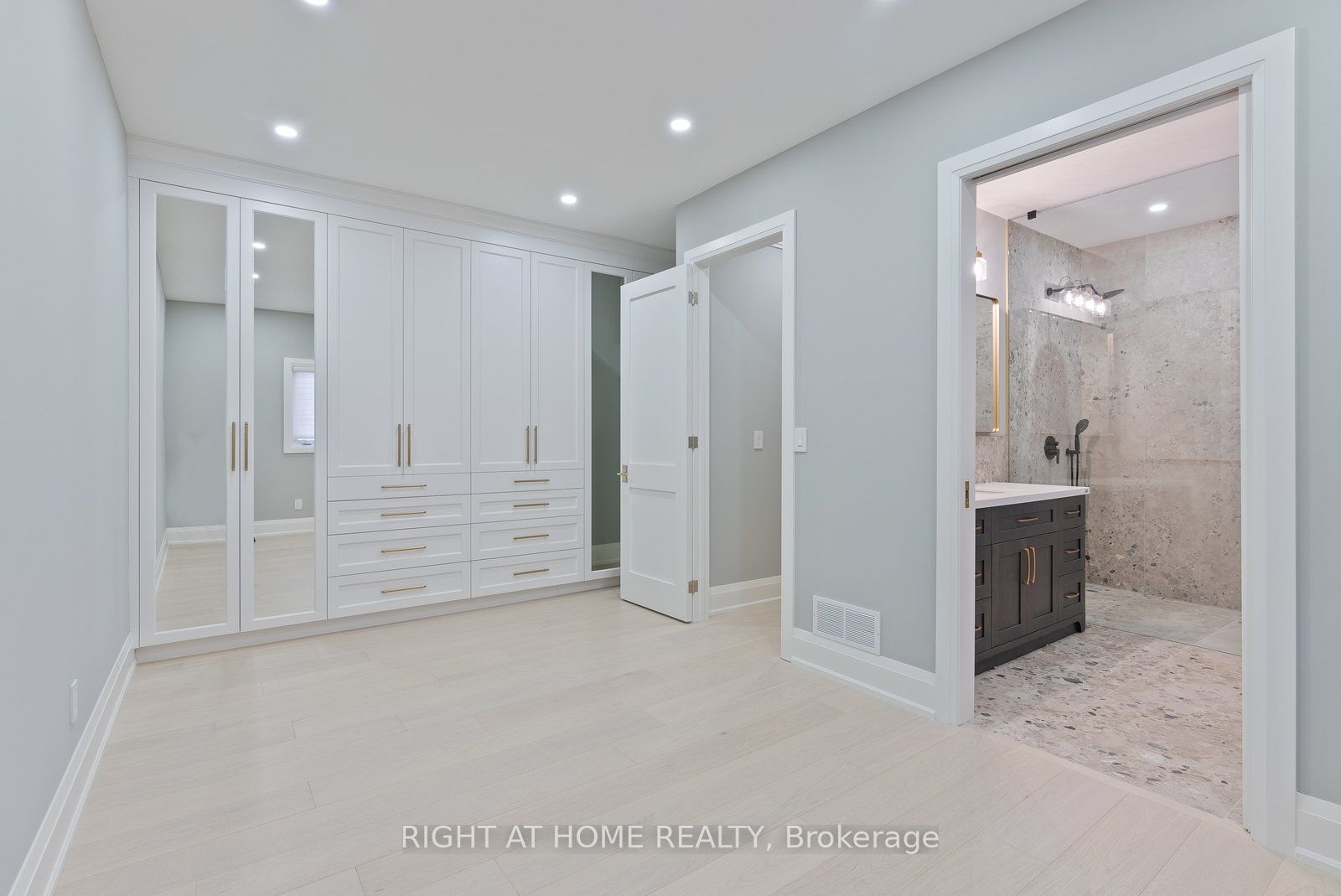 10 RIVERWOOD Terrace