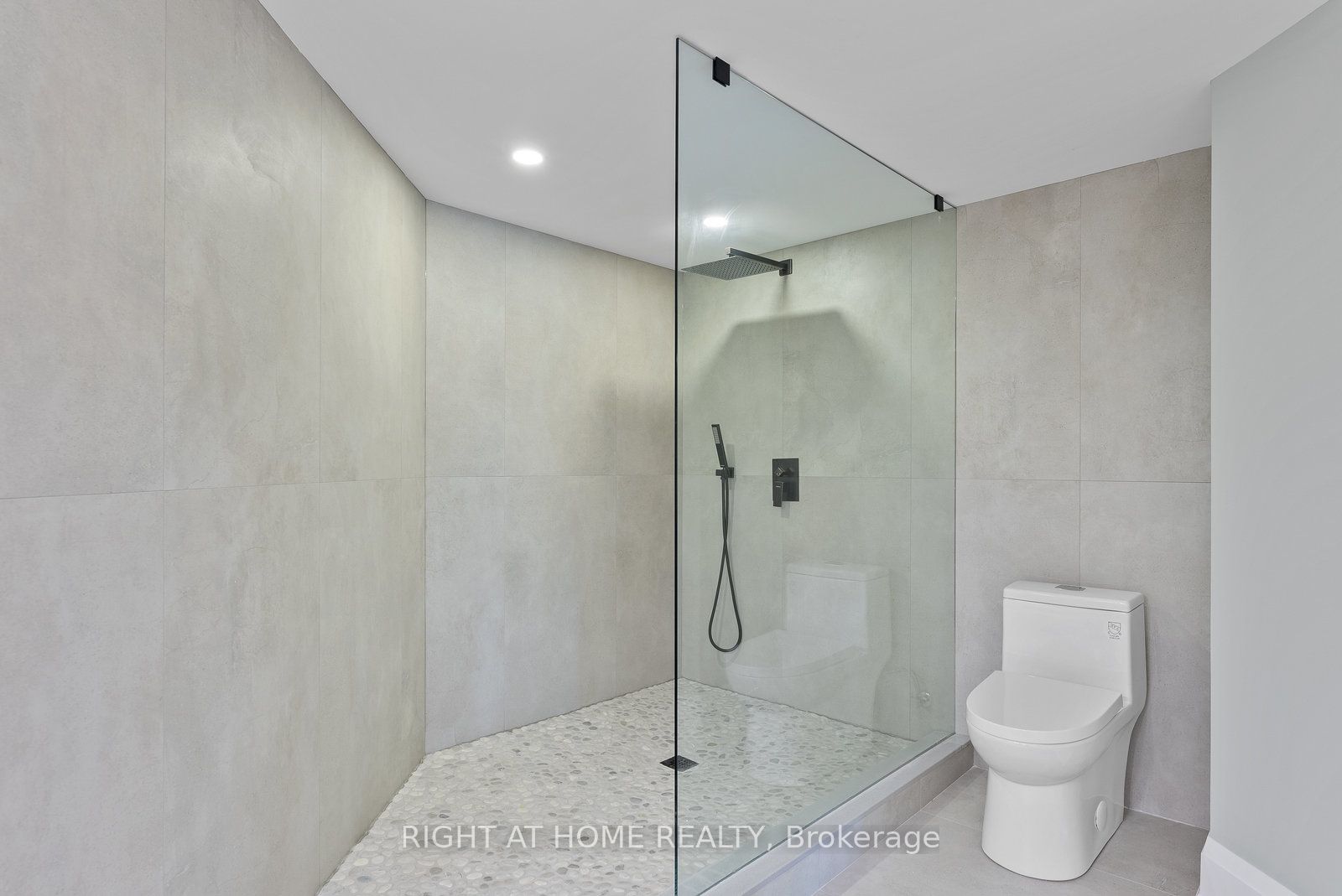 10 RIVERWOOD Terrace