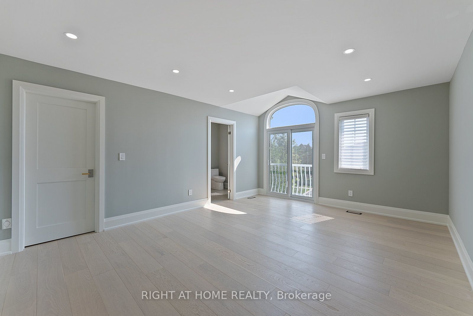 10 RIVERWOOD Terrace