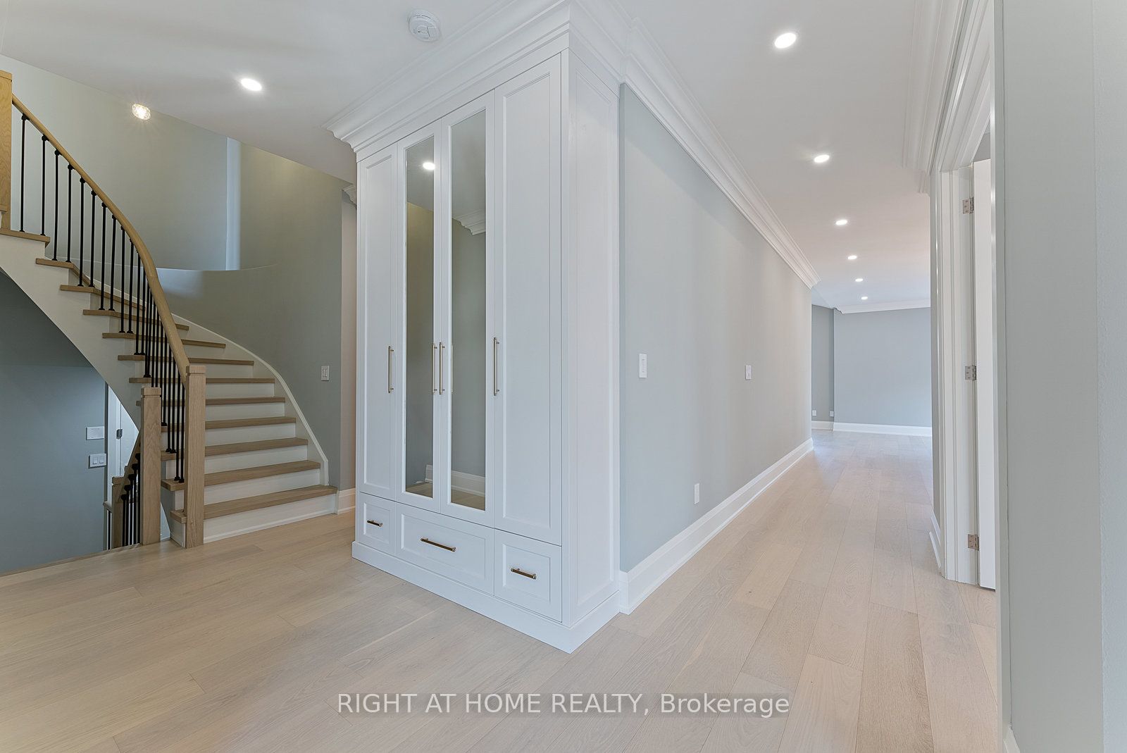 10 RIVERWOOD Terrace