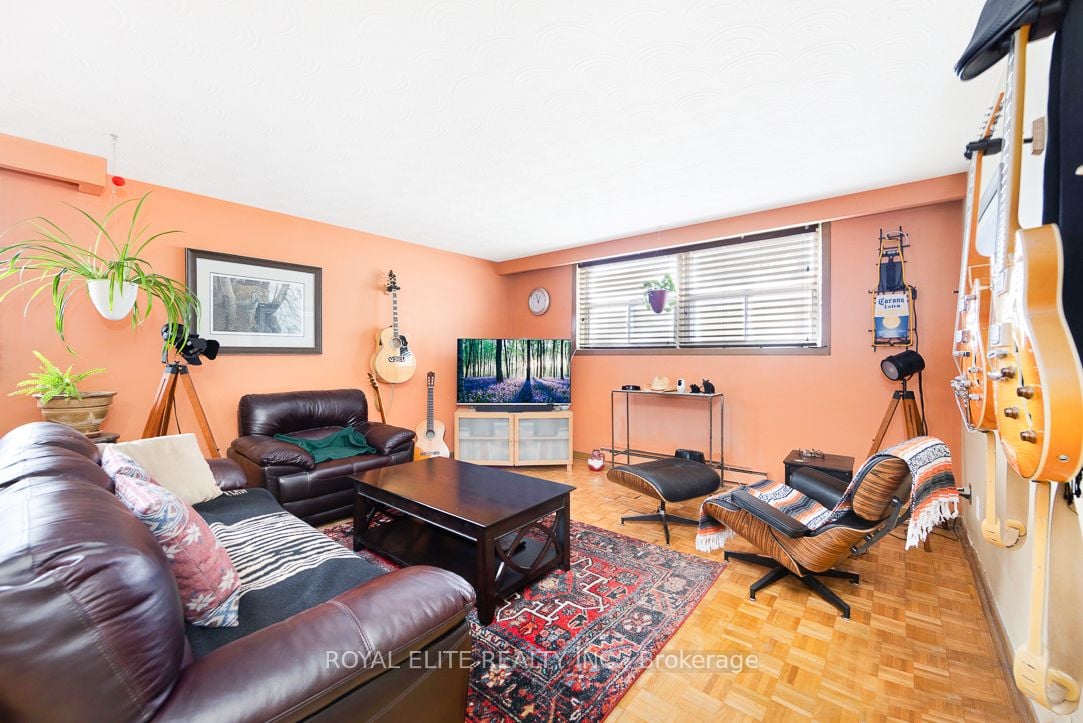 25 Haggert Avenue S