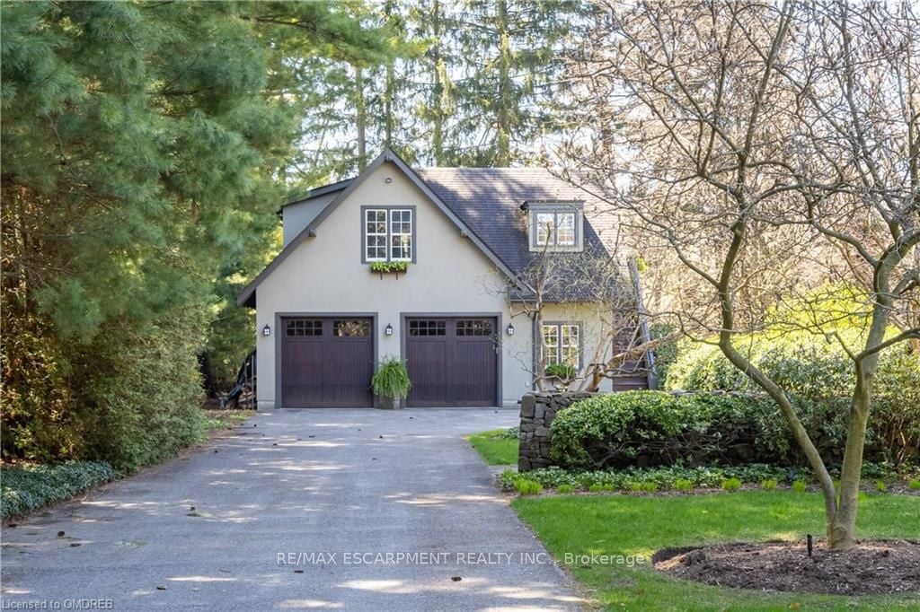 2055 Lakeshore Road E