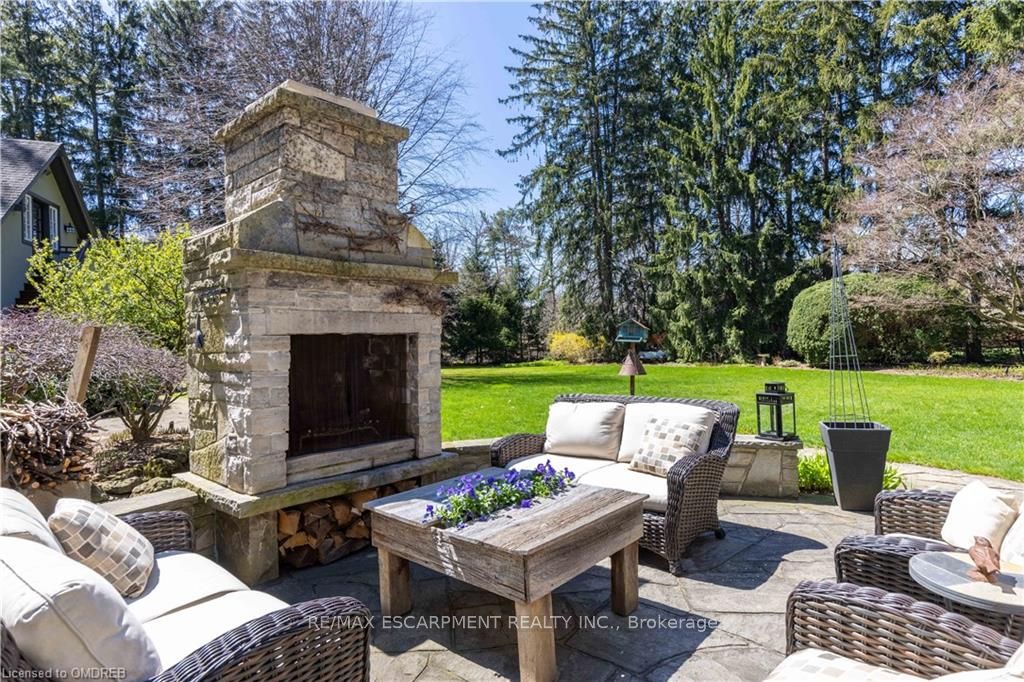2055 Lakeshore Road E
