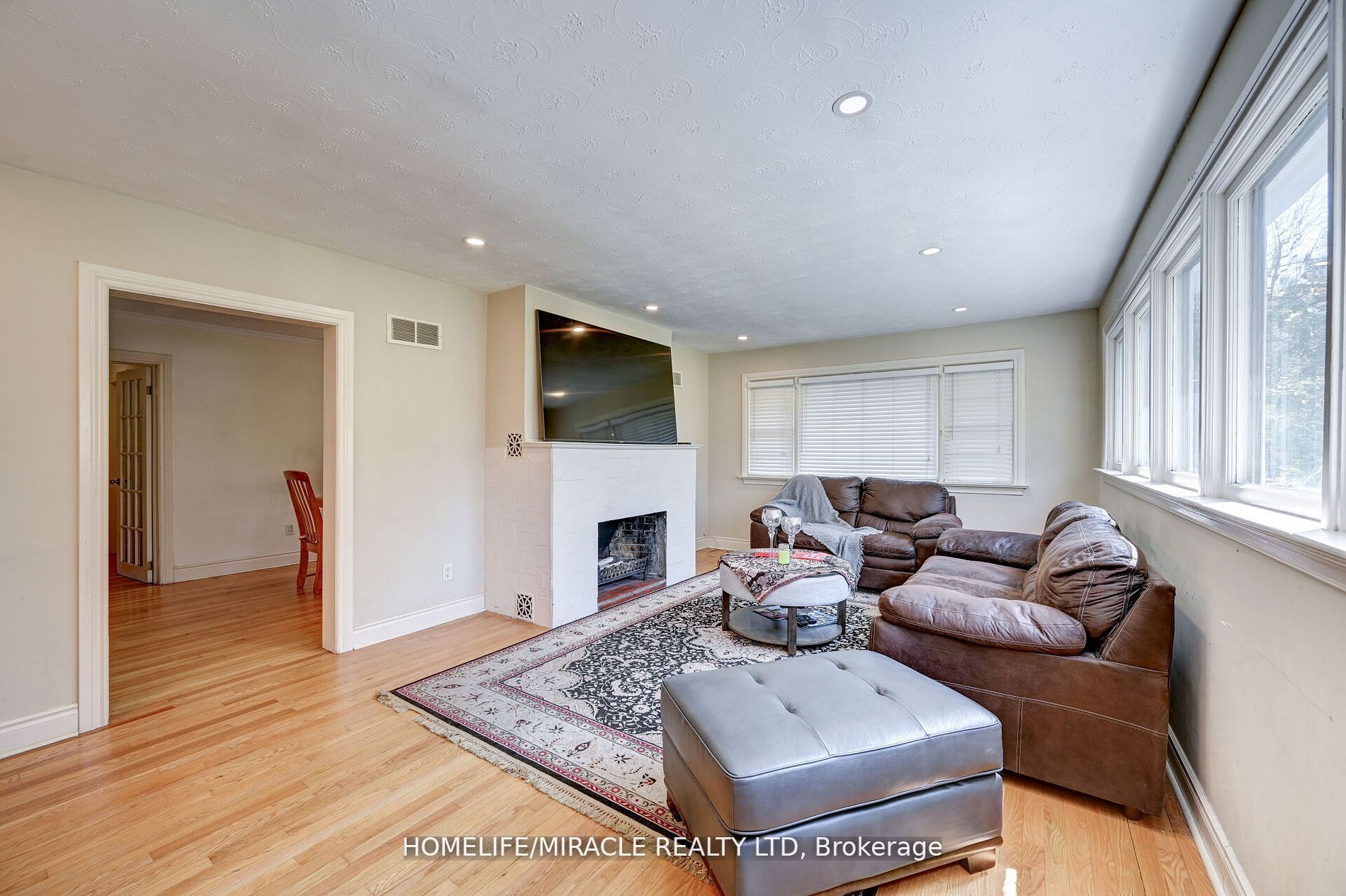 1235 Old River Road