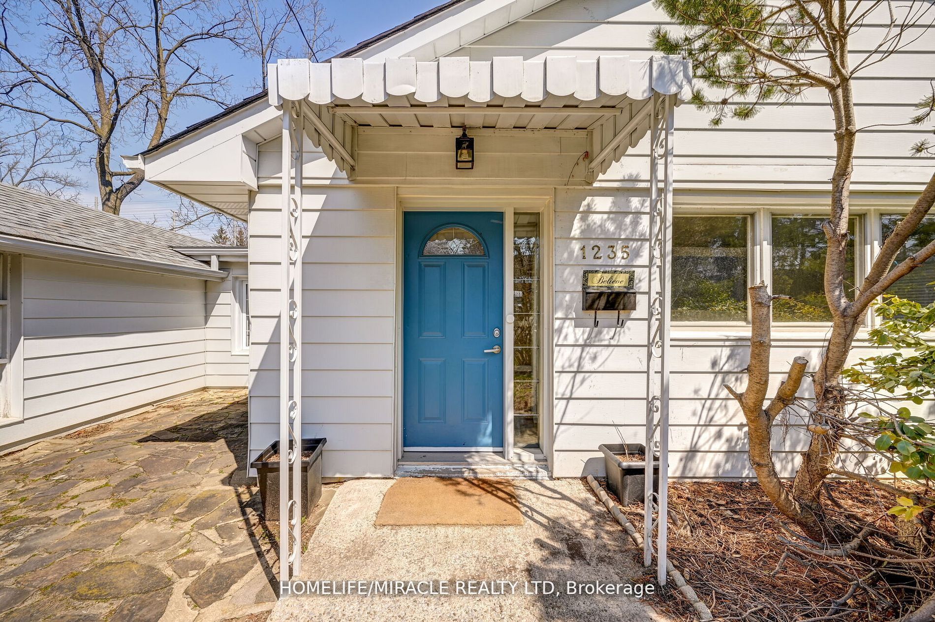 1235 Old River Road