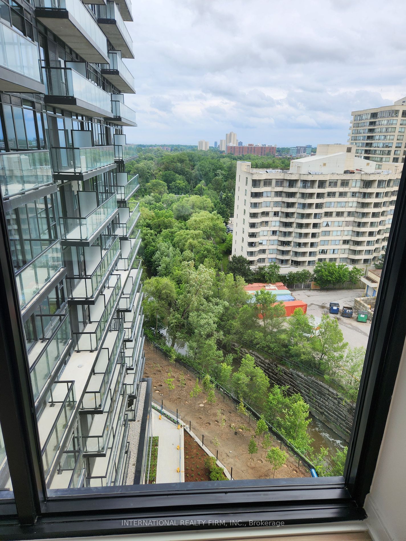 86 Dundas Street E #1101