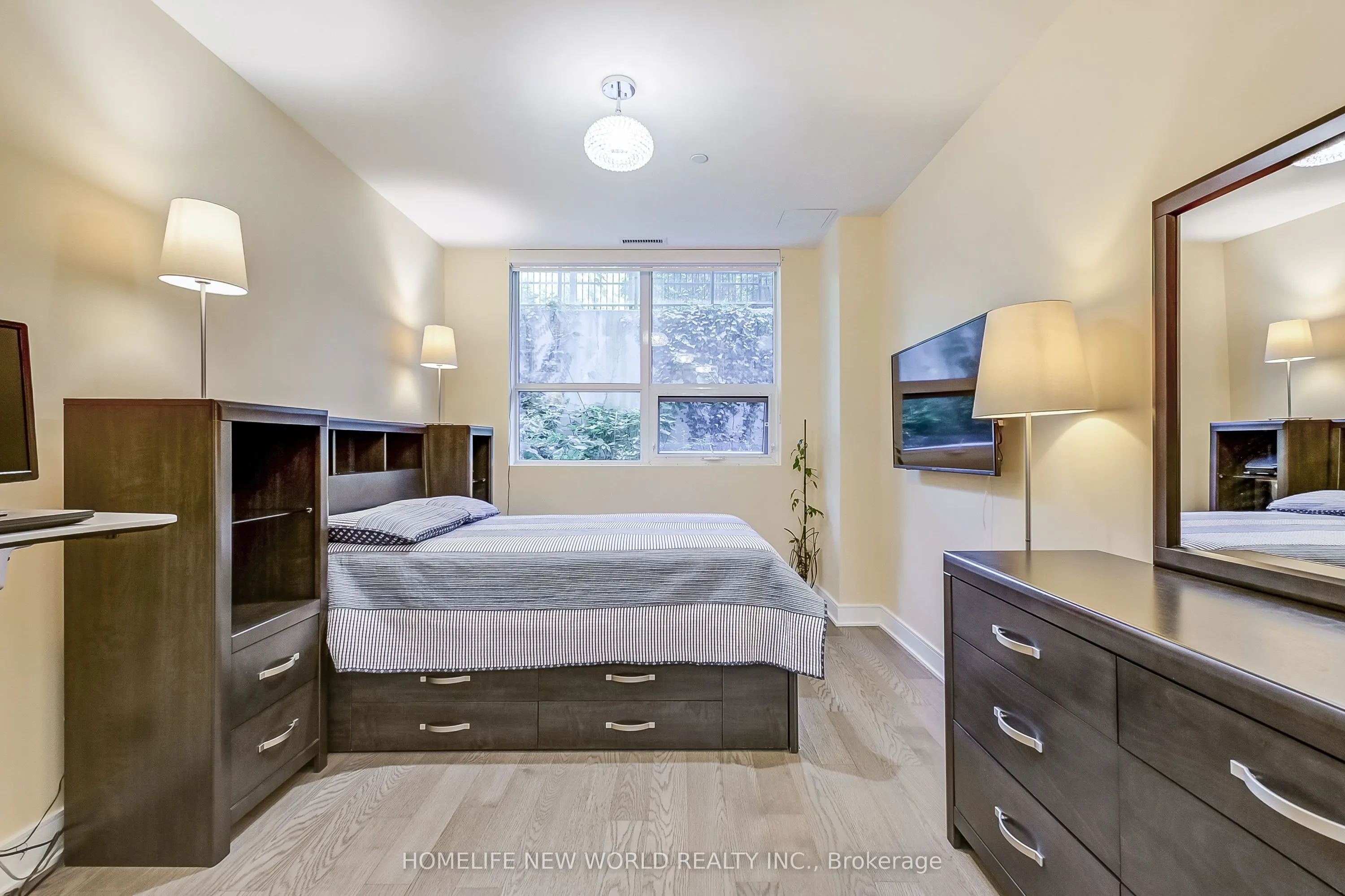 1575 Lakeshore Road W #GR17