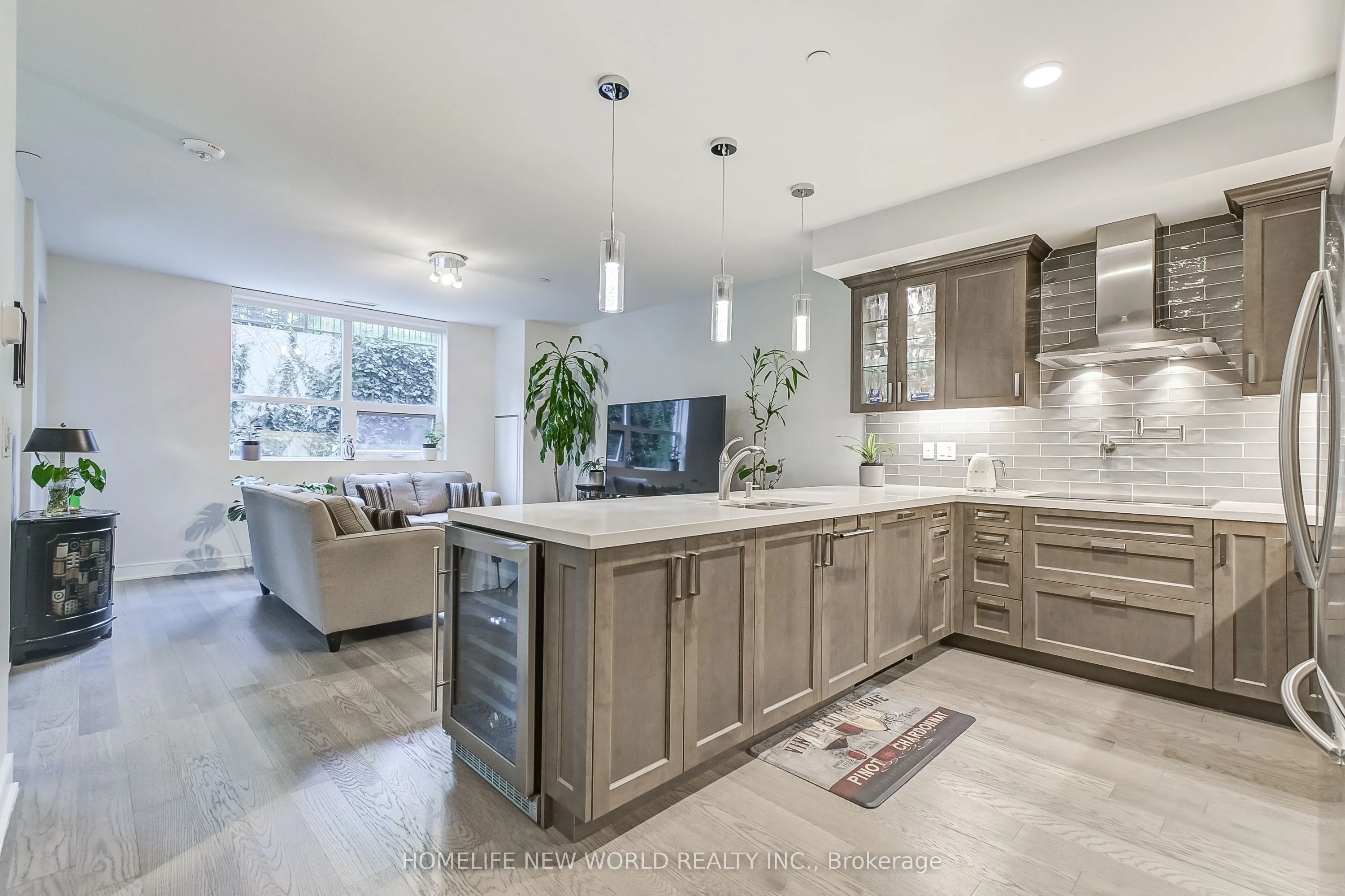 1575 Lakeshore Road W #GR17