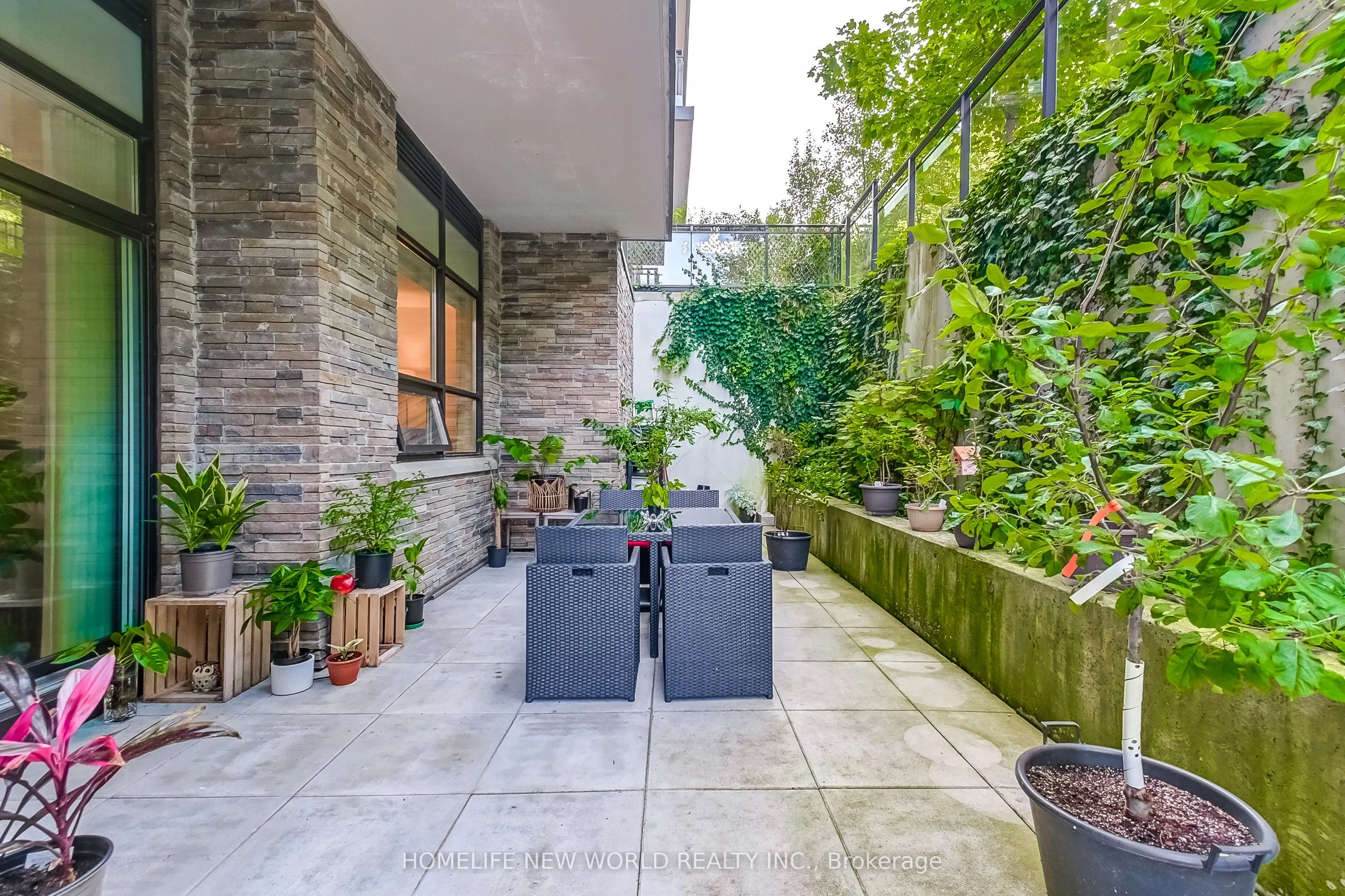 1575 Lakeshore Road W #GR17